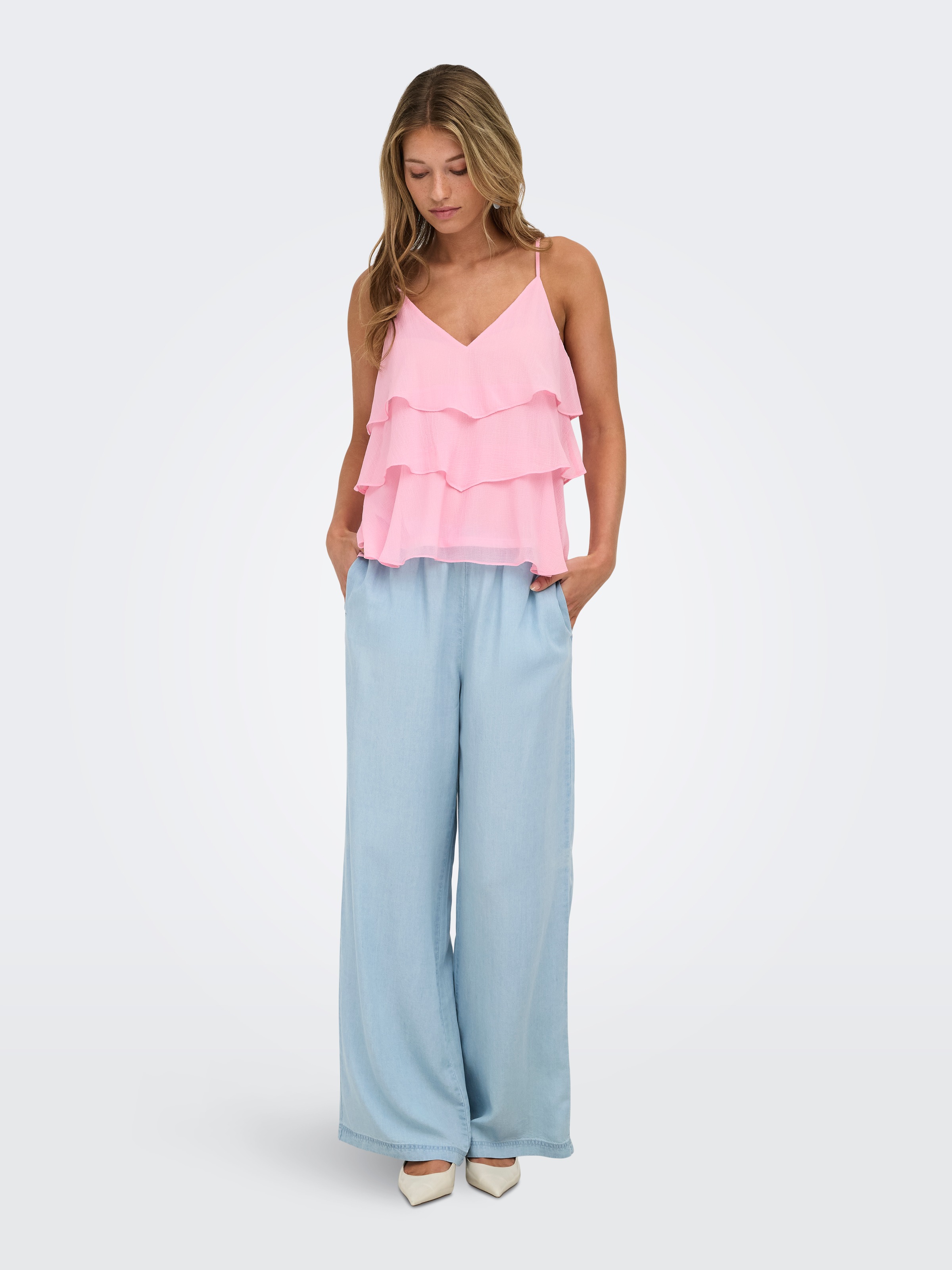 ONLY Top à bretelles »ONLLINN LIFE FLOUNCE SINGLET WVN NOOS« fibre synthétique, coupe régulière