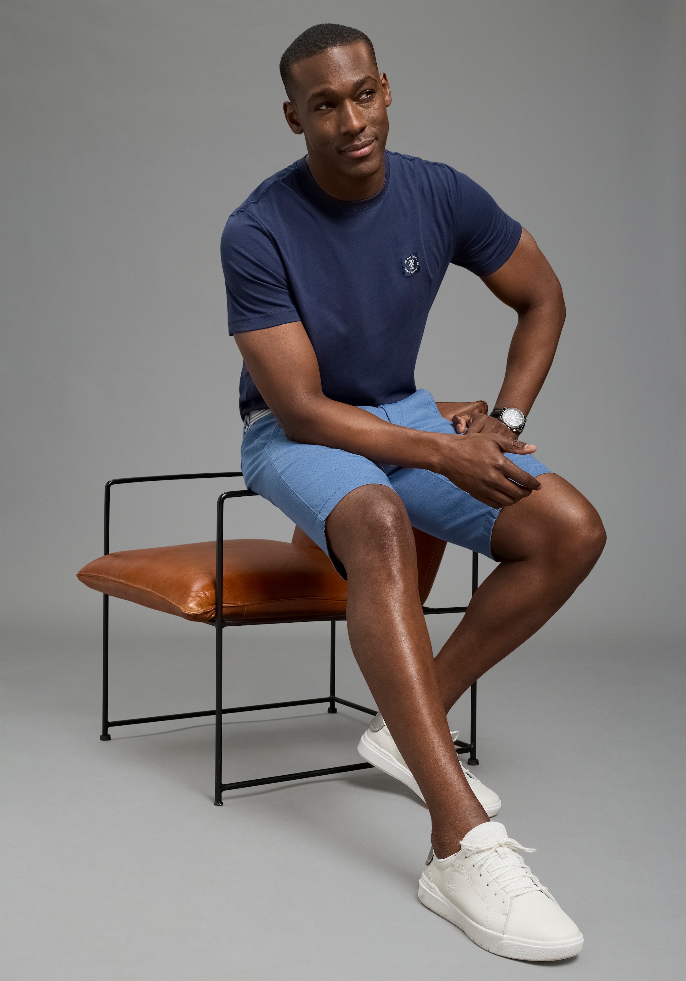 DELMAO Shorts  kniefrei, gerades Bein, mit Eingrifftaschen und Gesässtaschen