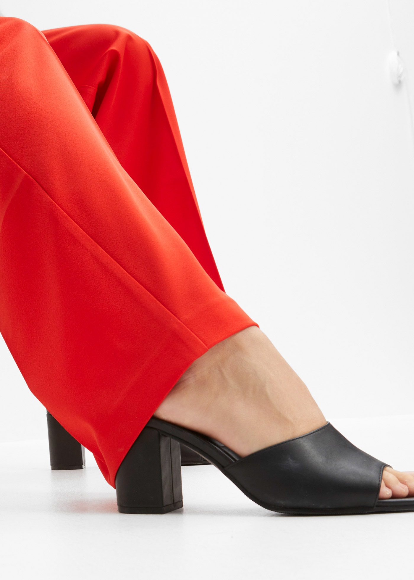 bonprix Pantalon marlène »Marlenehose«  aus Polyester und Elasthan, Loose fit Passform, femininer Stil