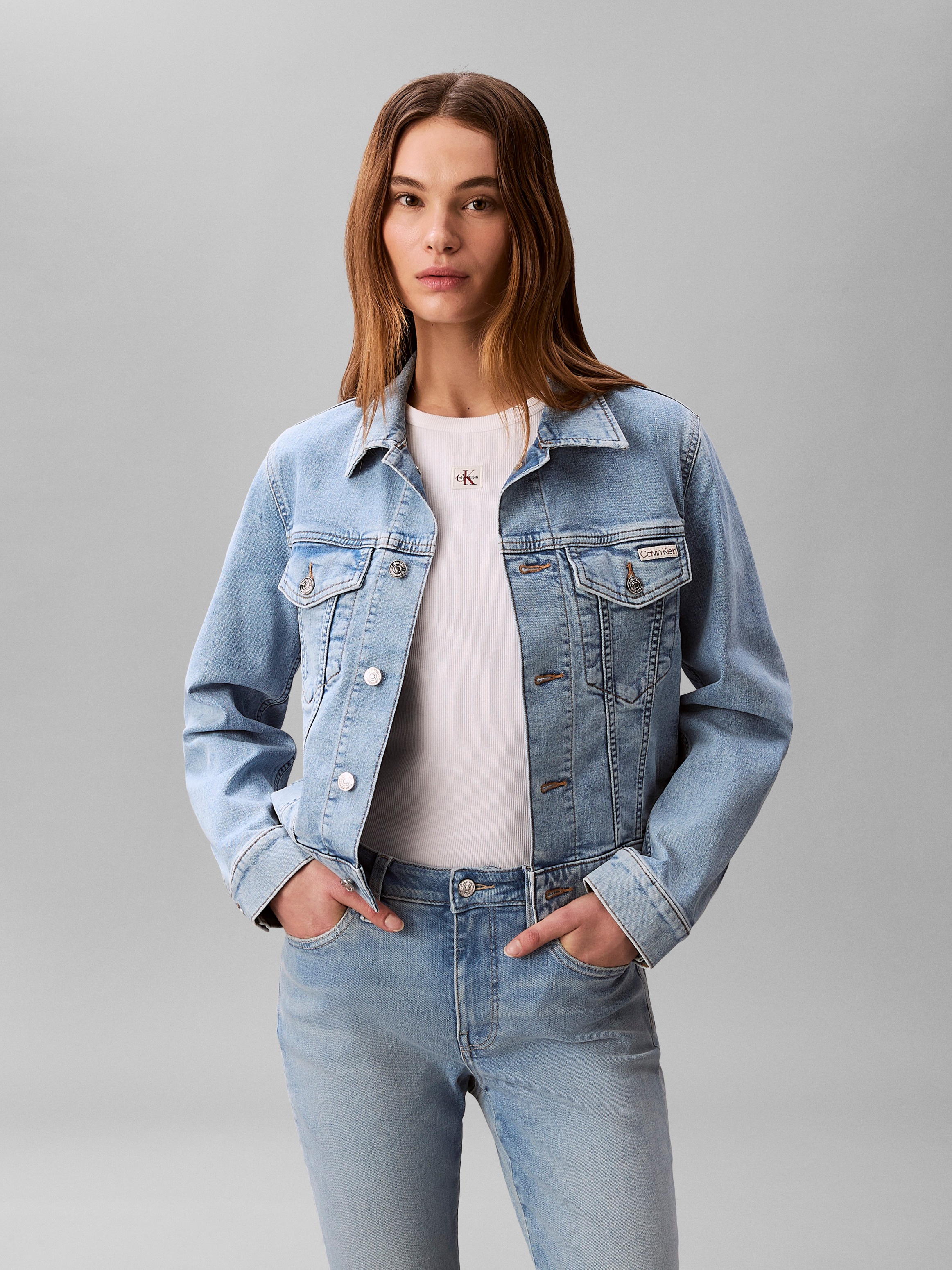Calvin Klein Jeans Veste en jean »CLASSIC TRUCKER COASTAL LIGHT« sans capuche Coupe régulière avec col rond