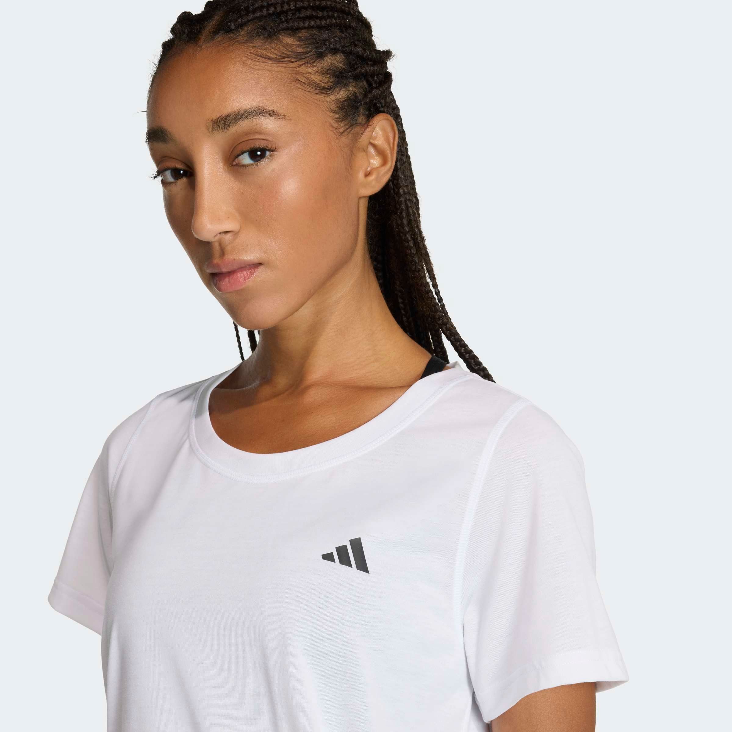 adidas Performance T-shirt »WORKOUT ESSENTIALS MIT TIEFEM AUSSCHNITT« pour un look sportif au quotidien et à l'entraînement, sans fermeture
