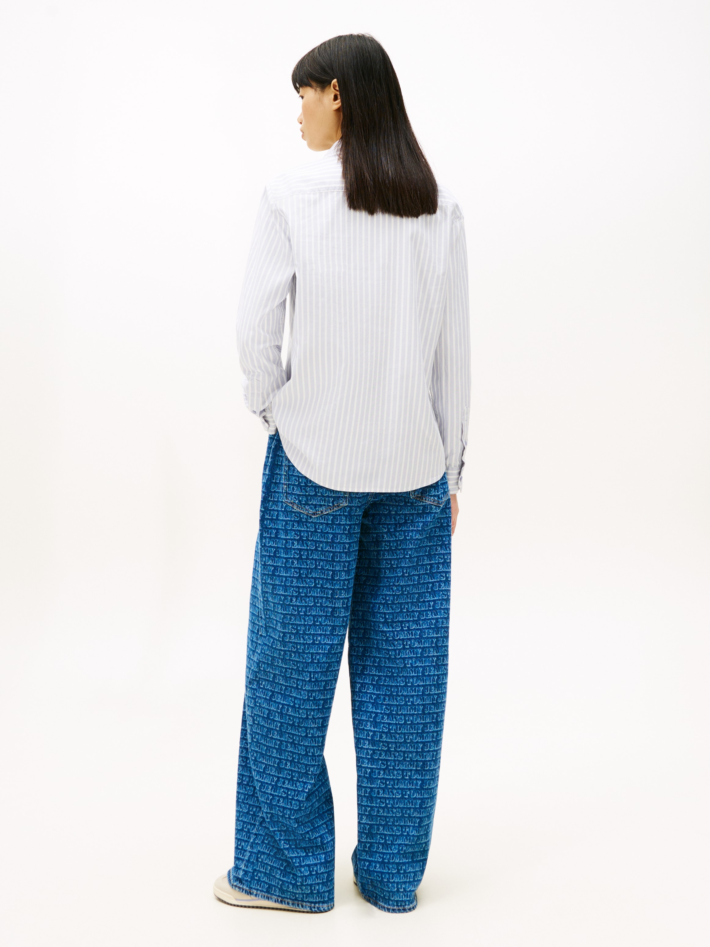 Tommy Jeans Blouse chemise »TJW REG OXFORD SHIRT« mit Logostickerei, abgerundeter Saum