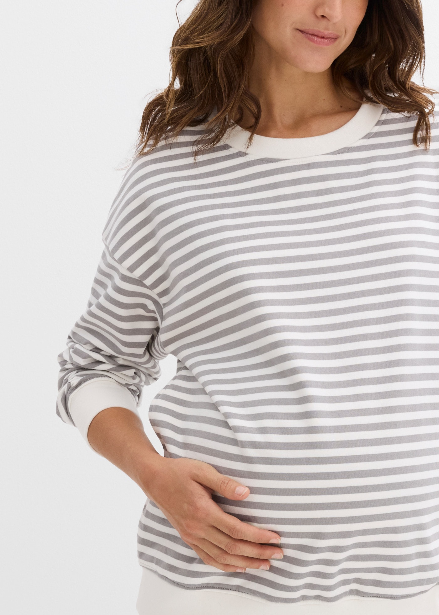 bonprix T-shirt de grossesse avec ouvertures discrètes pour l'allaitement, en coton et viscose, coupe ample