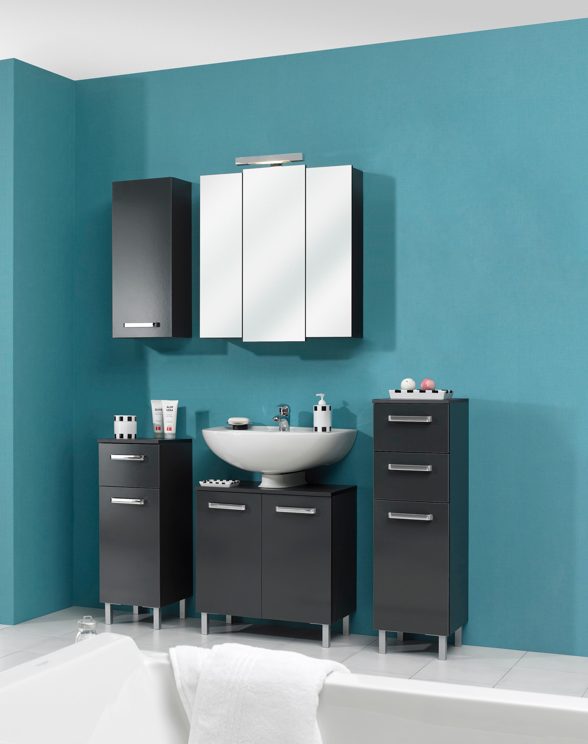 Saphir Hängeschrank »Quickset Wand-Badschrank 25 cm breit mit 1 Tür und 2 Einlegeböden« Badezimmer-Hängeschrank inkl. Türdämpfer, Griffe in Chrom Glanz