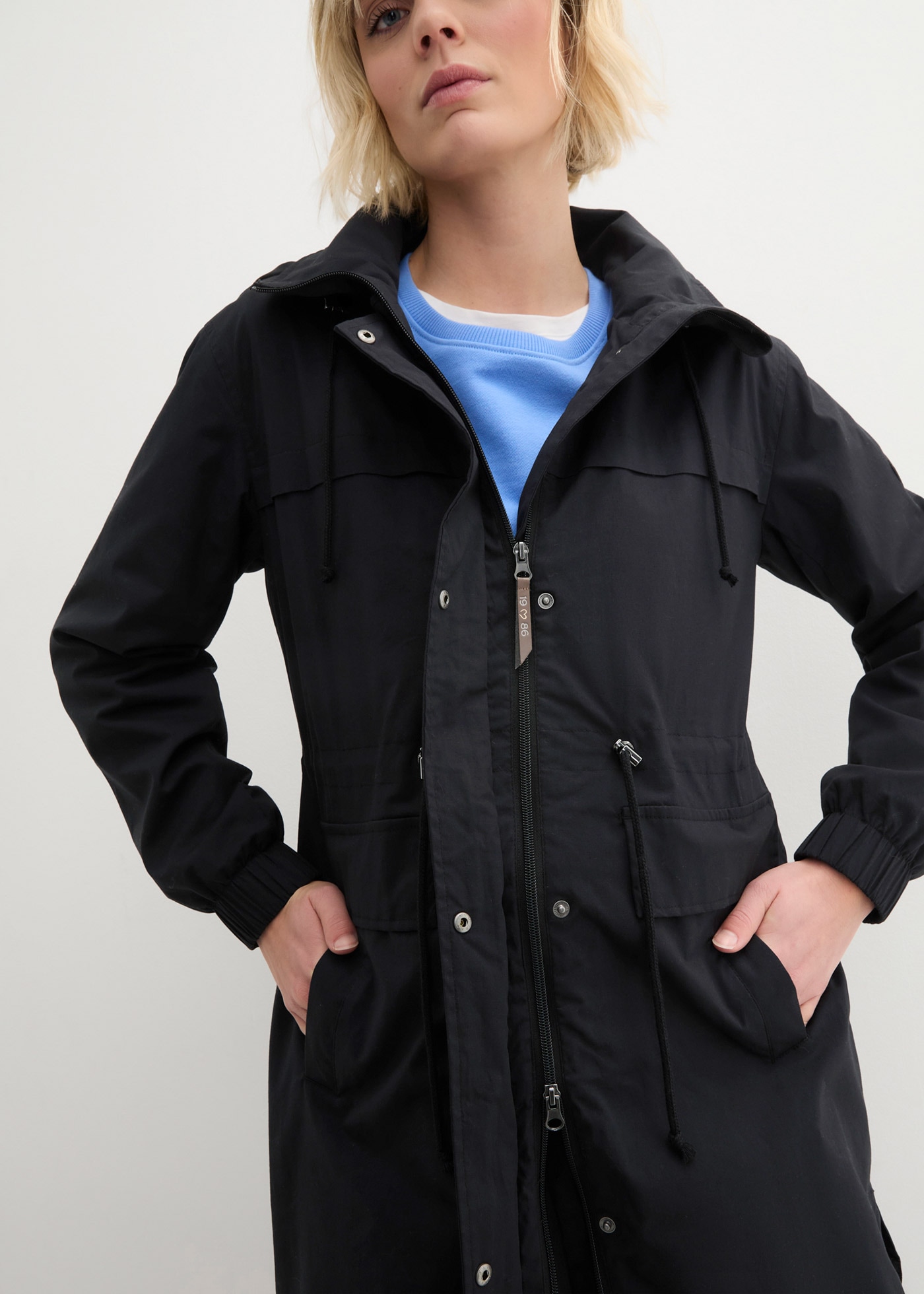 bonprix Veste longue in Trench-Optik, mit Kapuze und vielen tollen Details