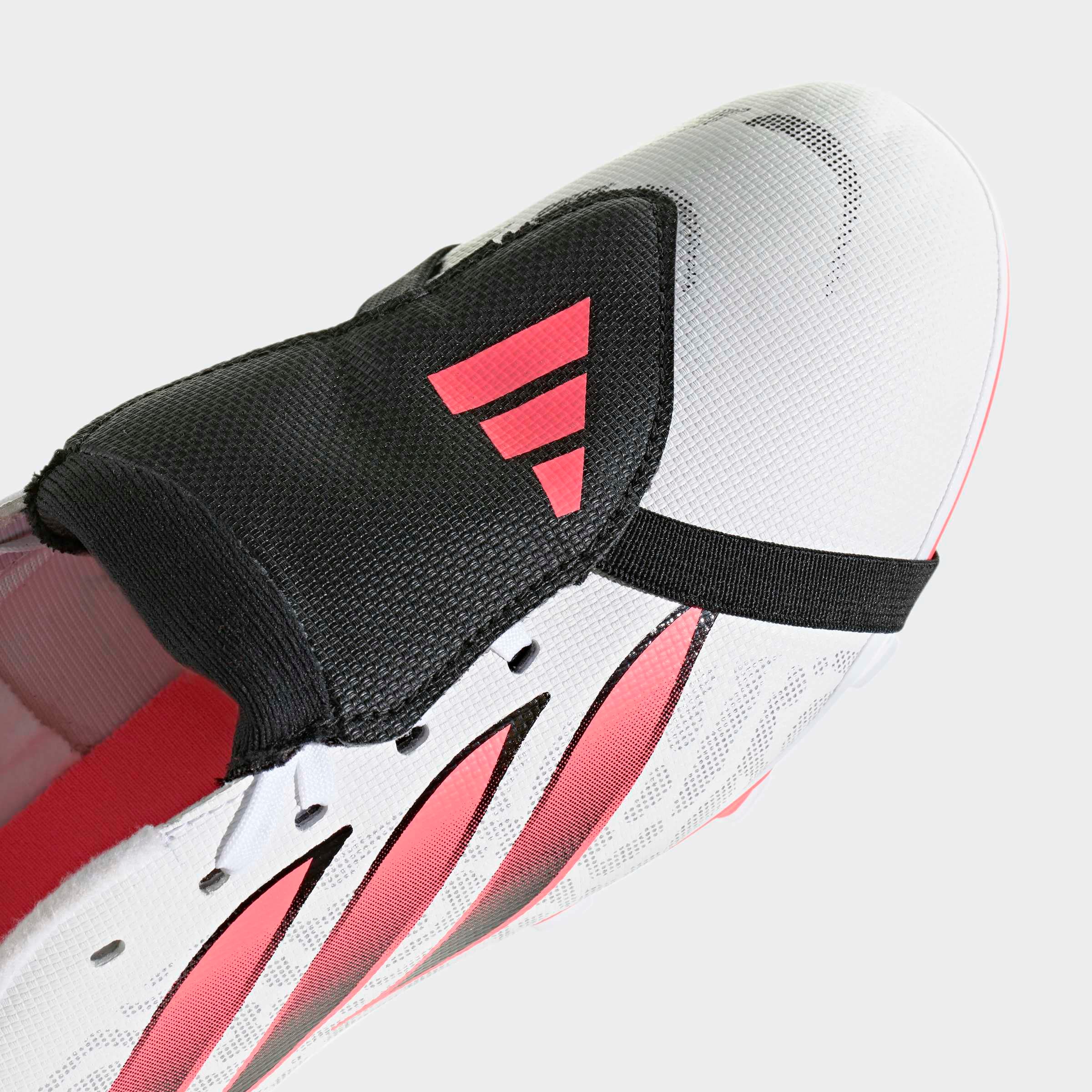 adidas Performance Chaussure de football »PREDATOR CLUB KIDS , FESTE BÖDEN/GEMISCHTE BÖDEN, UMSCHLAGBARE ZUNGE«  adapté à de nombreux types de sols, pour adolescents et enfants