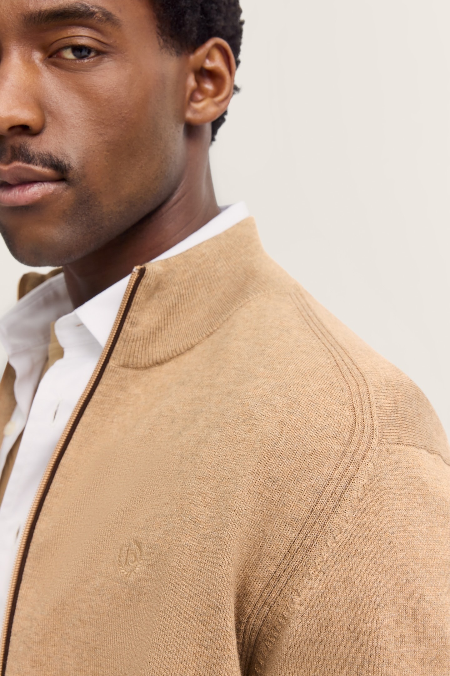 bugatti Veste en tricot »Regular Fit« mit Reissverschluss und Stehkragen