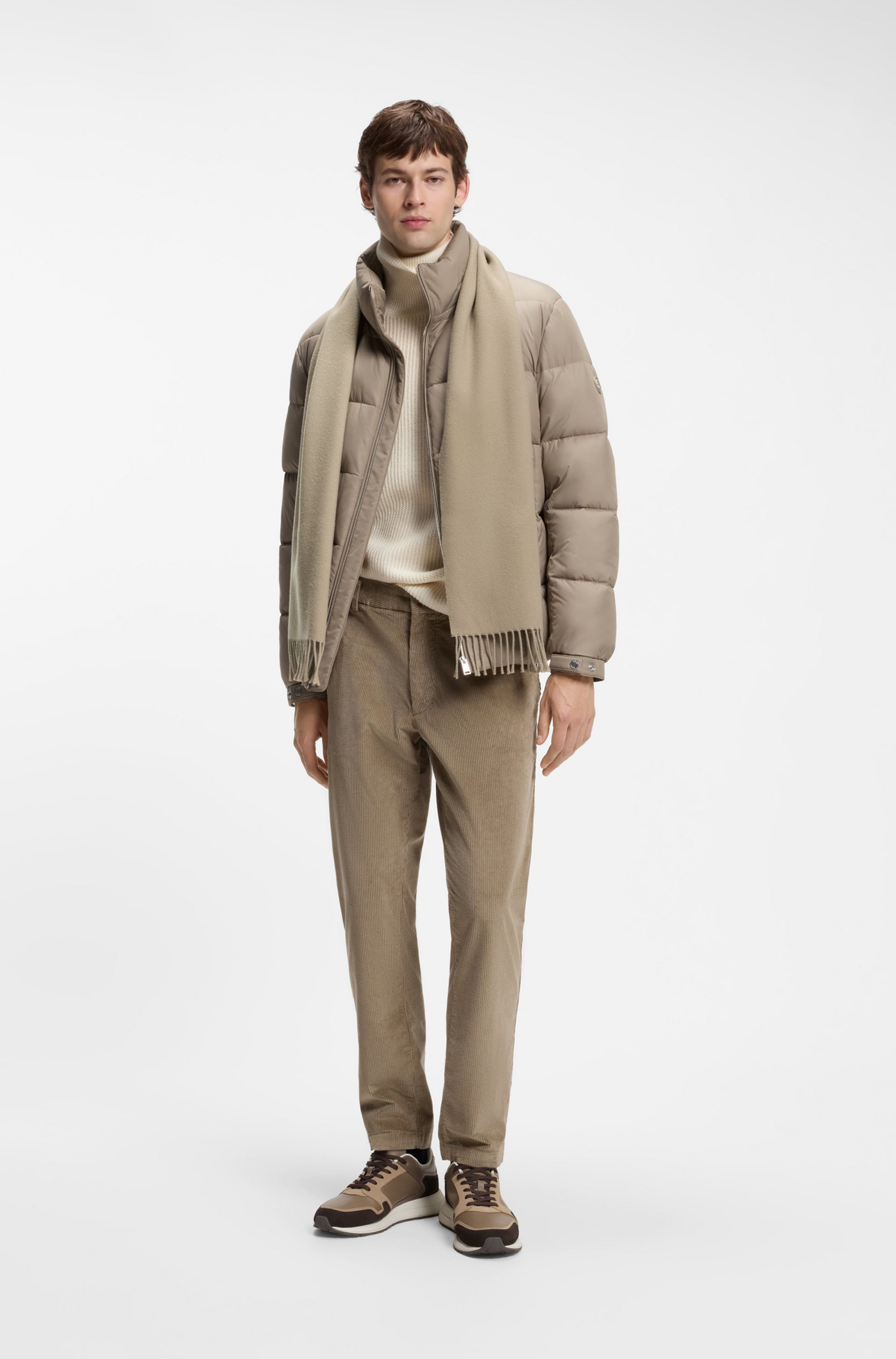 BOSS Écharpe en laine »Naster 35*180« avec franges torsadées, en laine, étiquette cuir, qualité premium