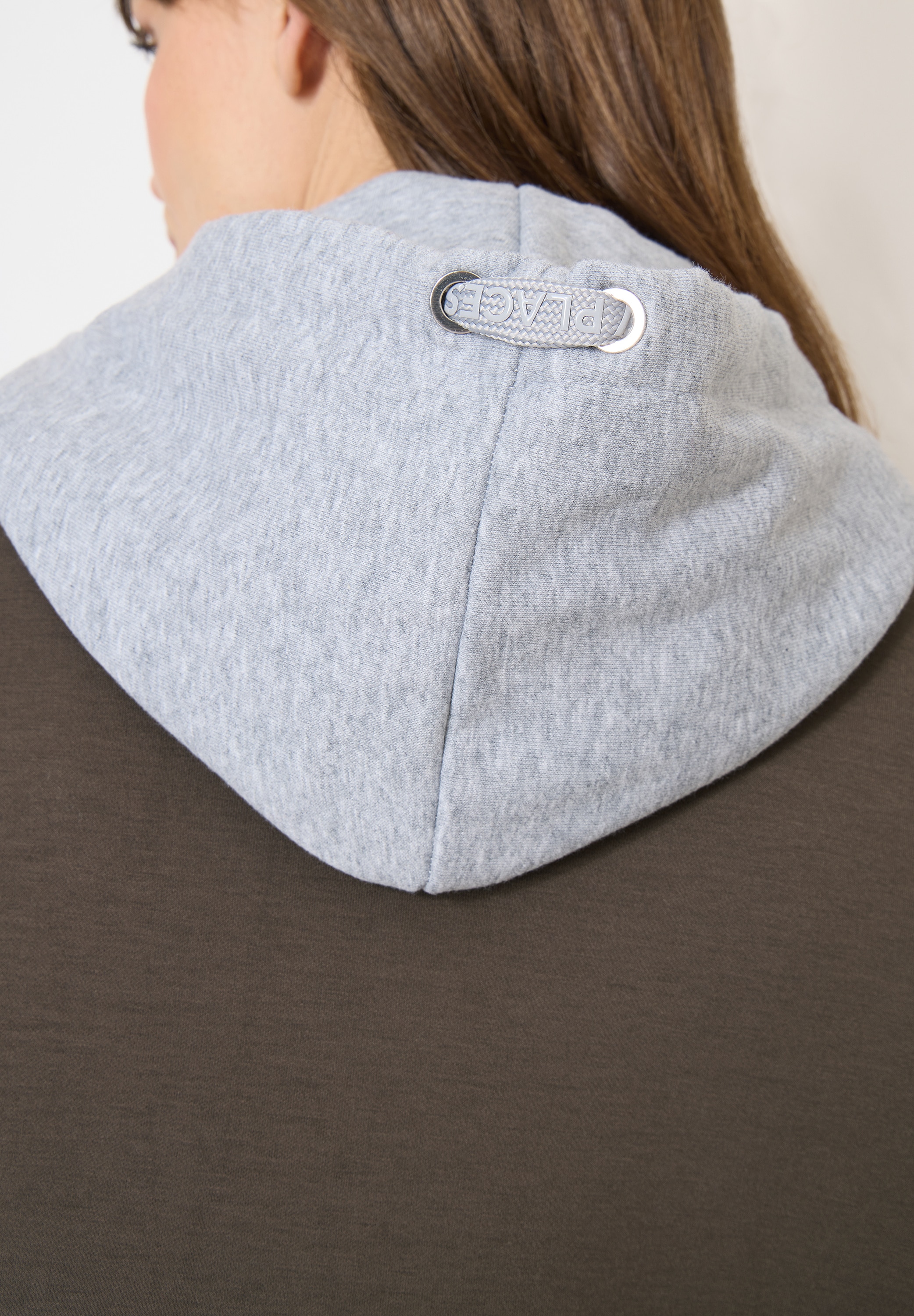 Cecil Caban mit Kapuze mit Reverskragen und Kapuze