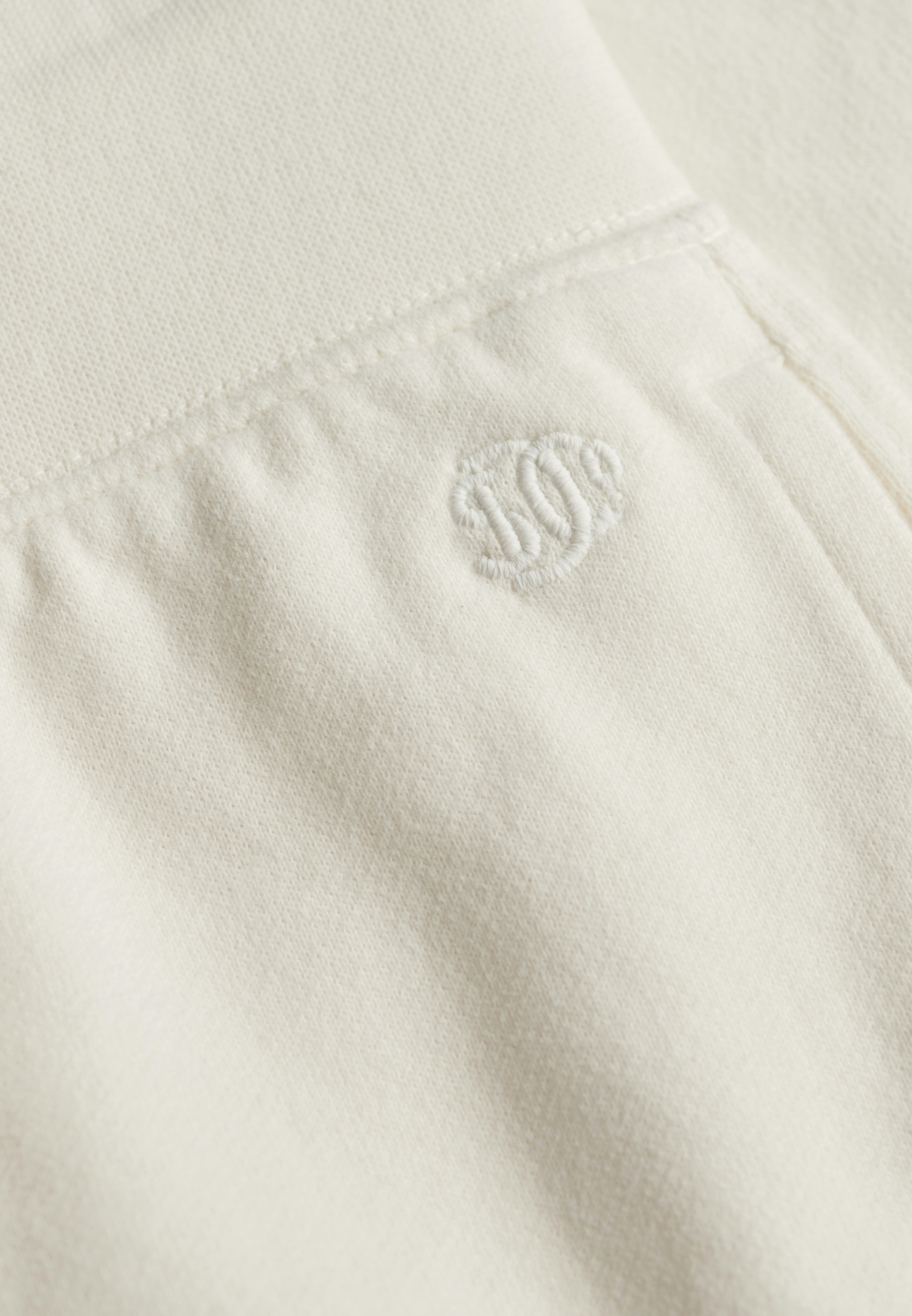 Superdry Short »STUDIOS SWEAT SHORT«  Slim Fit, avec cordon de serrage, en coton et jersey, uni