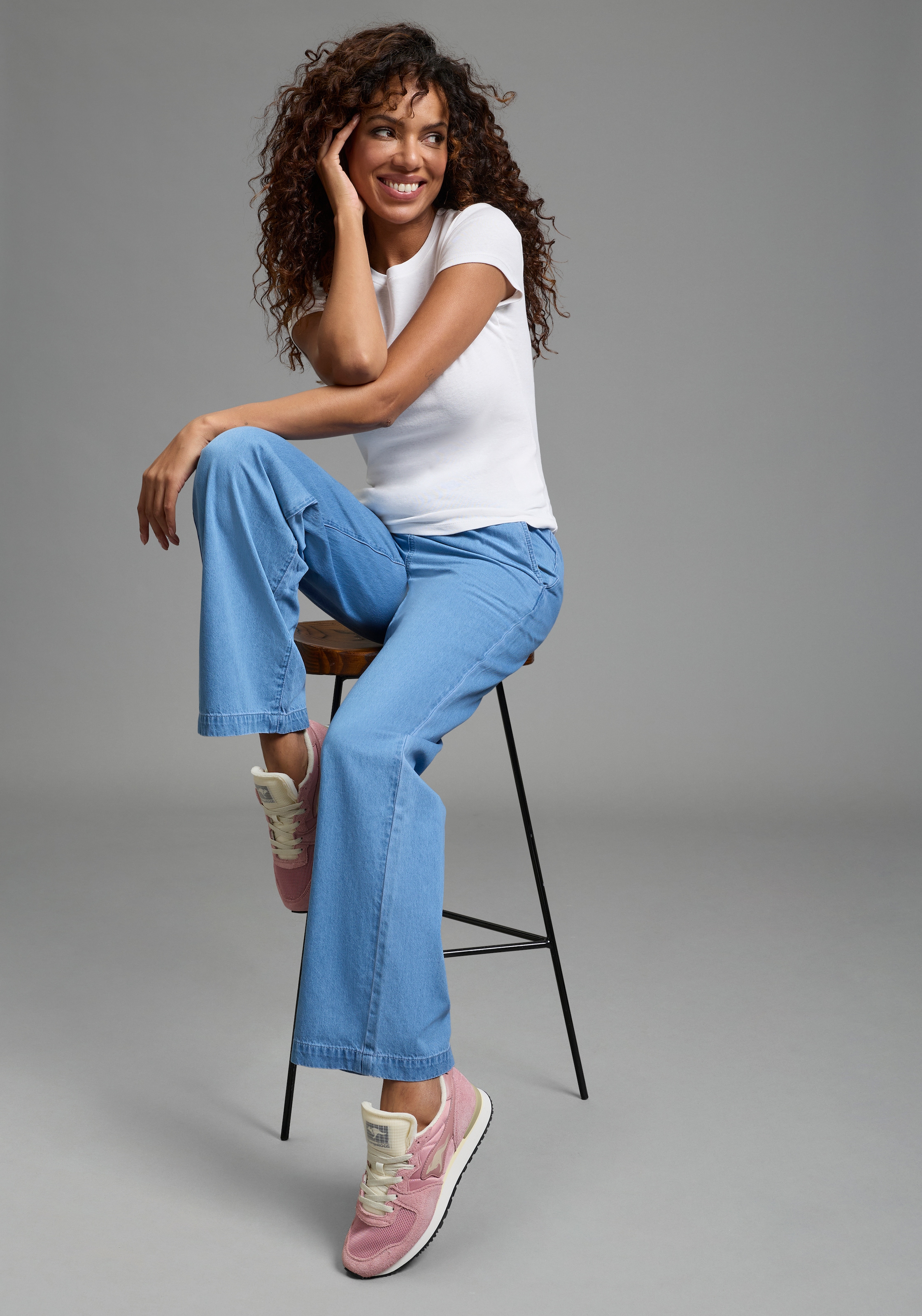 KangaROOS Jeans large weiteres Bein, hohe Leibhöhe, elastischer Bund mit Gummizug