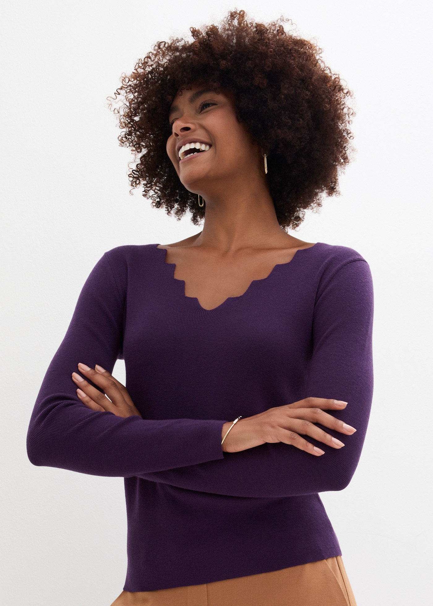 bonprix Strickpullover »Feinstrickpullover aus fliessendem Viskose-Mix« aus Viskose-Mix, mit Wellenausschnitt, Slim fit Passform