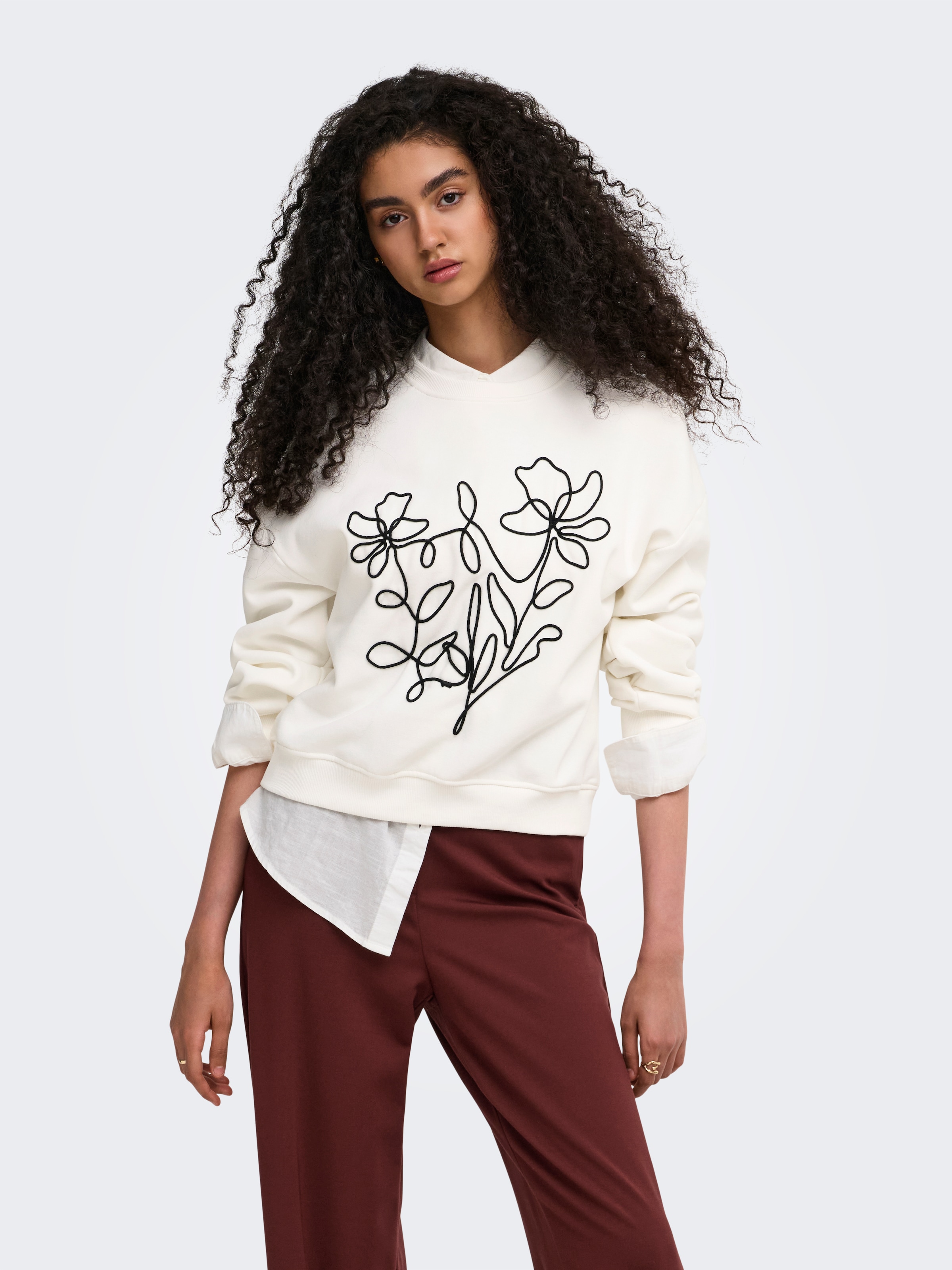 ONLY Sweat-shirt »ONLBROOKLYN L/S EMBROIDERY BOX SWT«, mélange coton, coupe régulière
