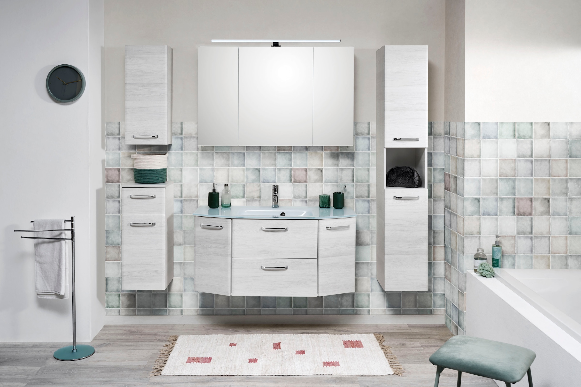 Saphir Armoire haute »Quickset Badschrank 30 cm breit, 2 Türen, 1 Nische, 3 Einlegeböden« armoire haute de salle de bain avec amortisseur de porte, poignées chrome brillant