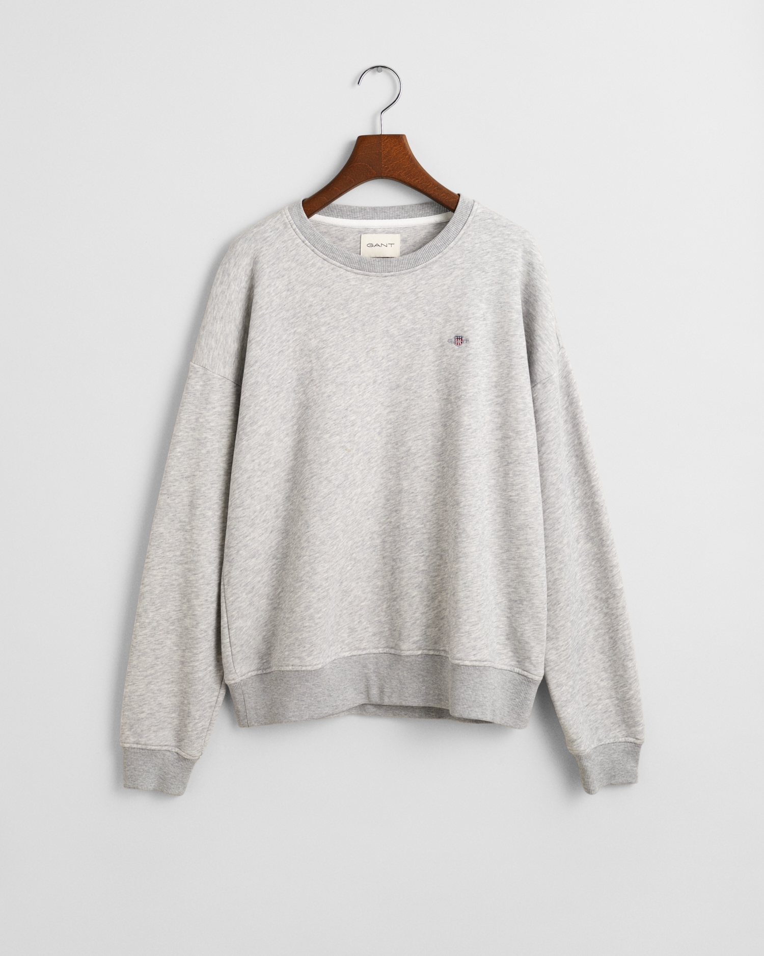 Gant Sweatshirt »SHIELD C-NECK SWEAT«, Grafische GANT-Stickerei auf der Brust
