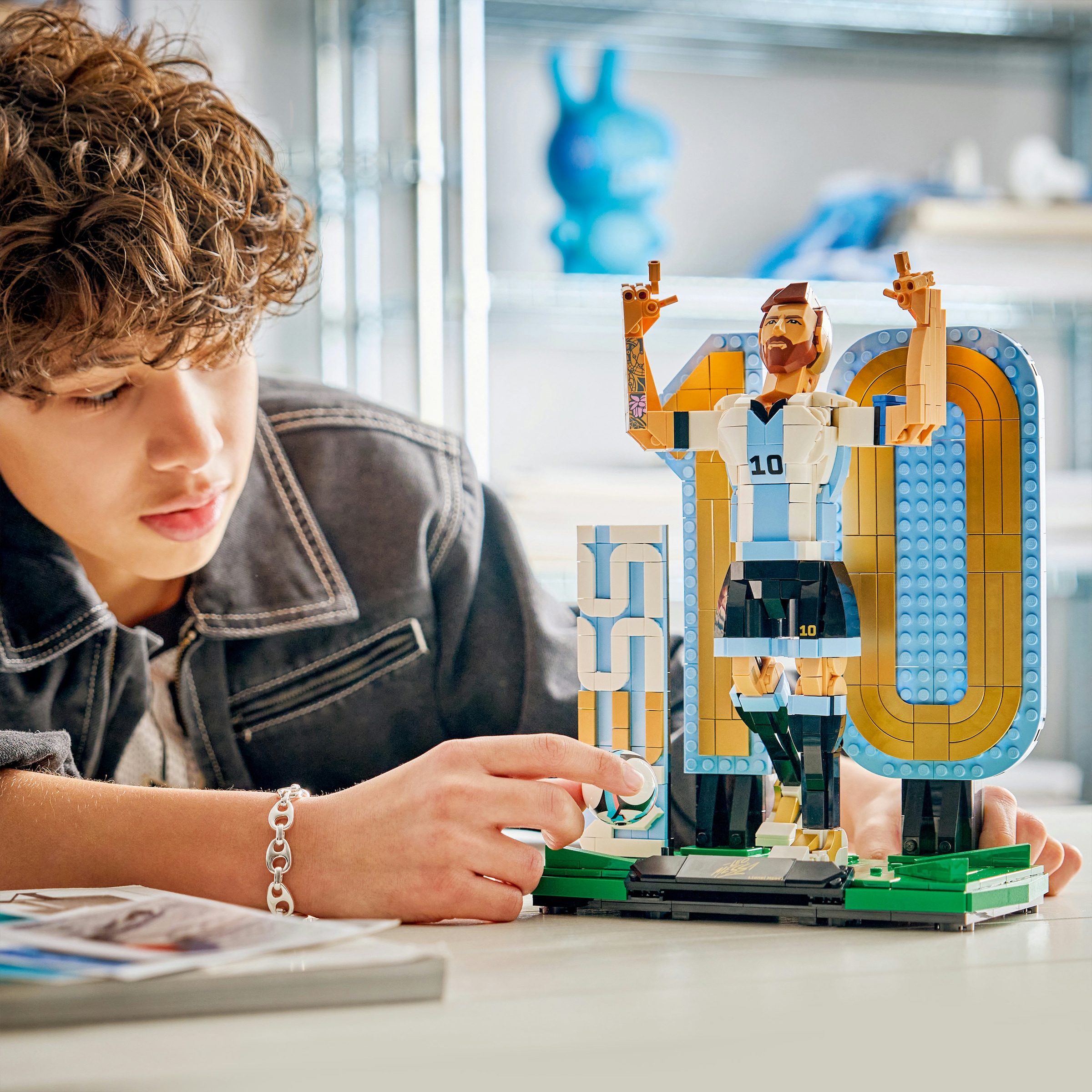 LEGO® Konstruktionsspielsteine »Lionel Messi – Fussballlegende (43015), LEGO Editions Football«