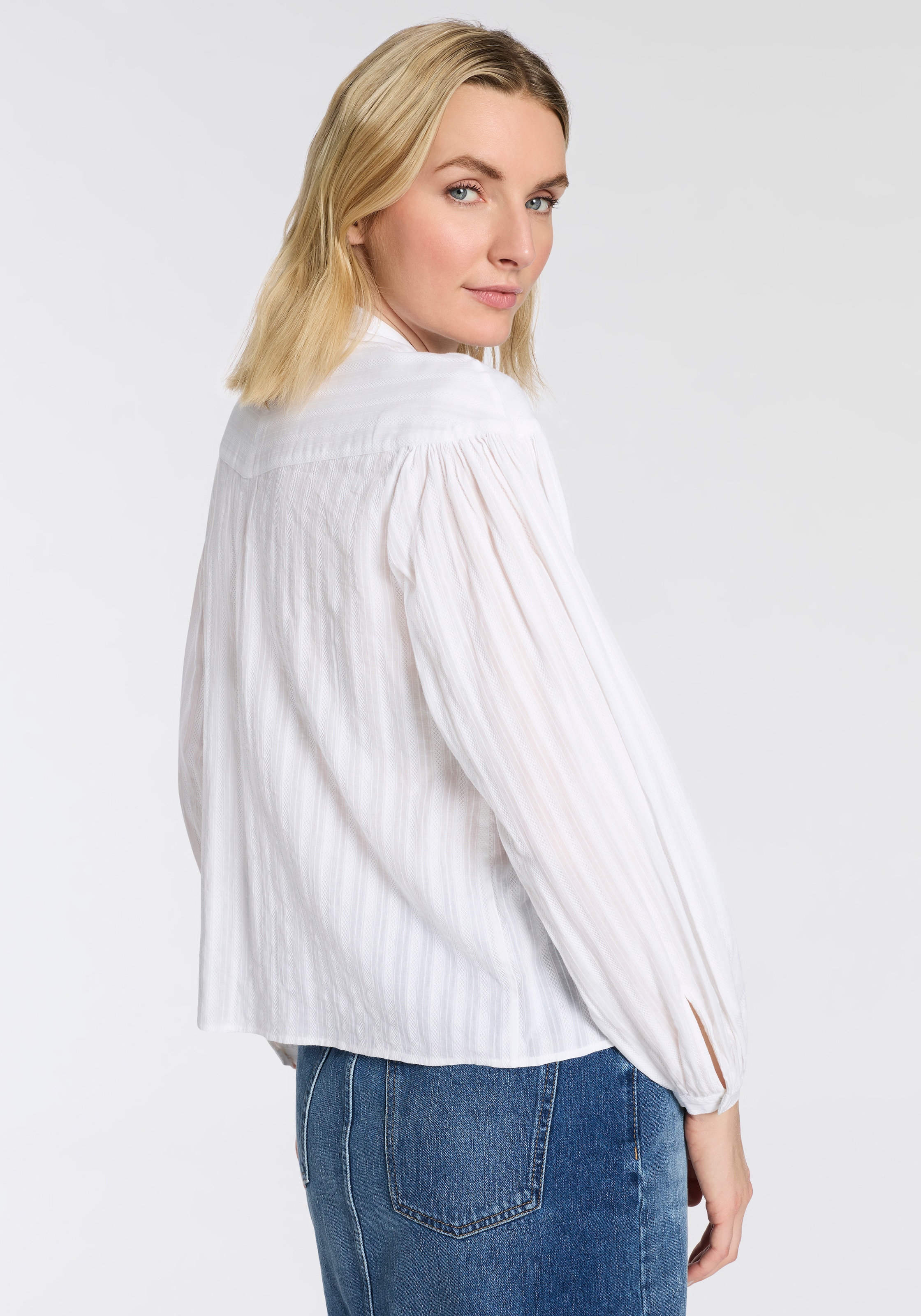 BOSS ORANGE Blouse à manches longues »Bilmant Premium Damenmode« mit Knopfleiste und kurzem Stehkragen