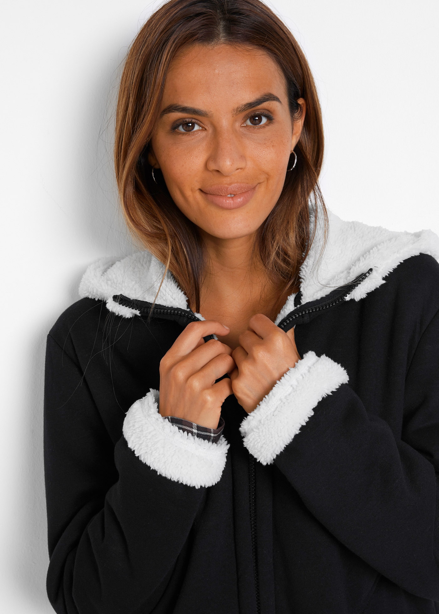 bonprix Sweat à capuche »Kapuzen-Sweatjacke mit Teddyfell« Kapuzen-Sweatjacke mit Teddyfell