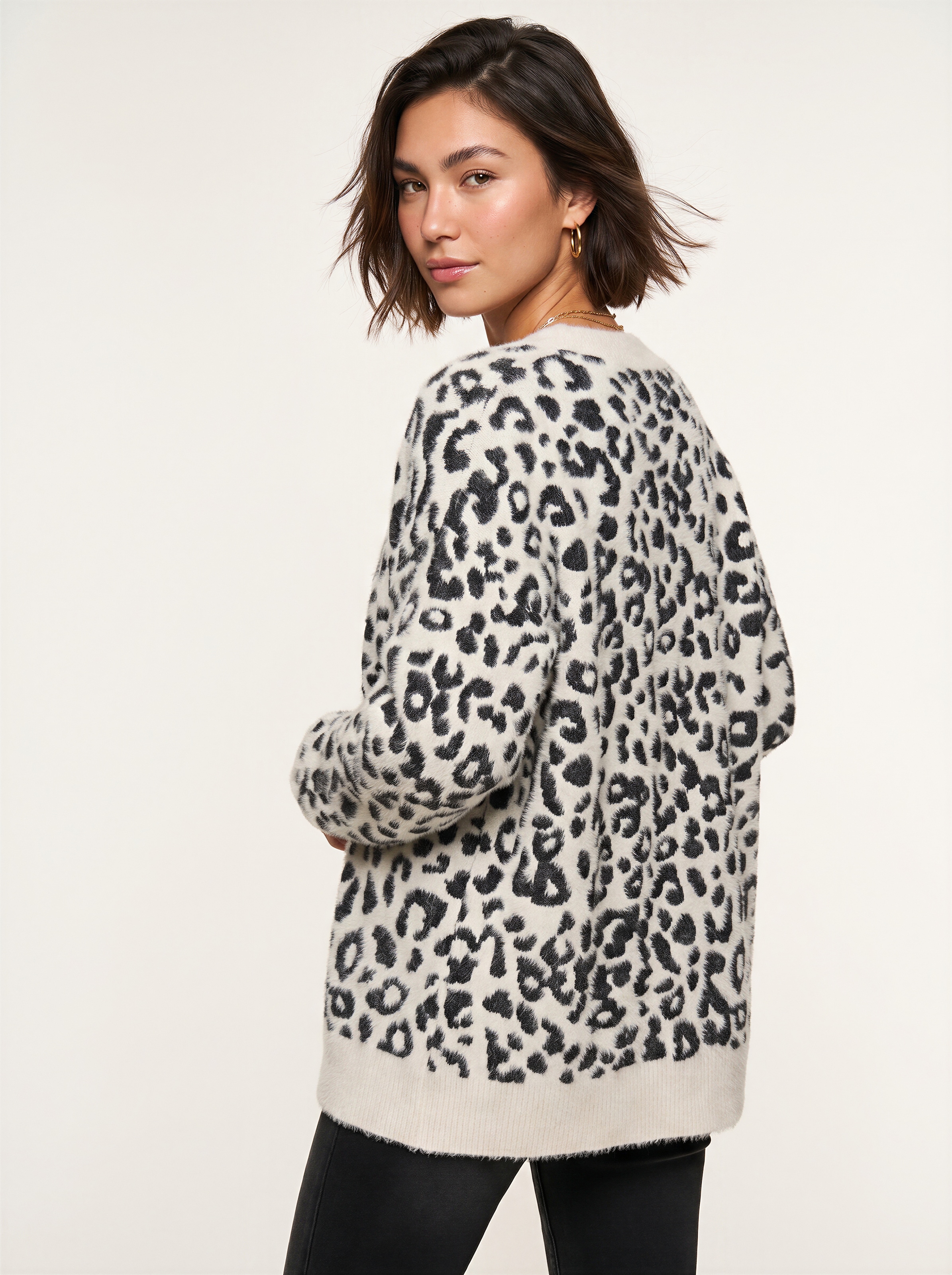 LASCANA Veste en tricot »in flauschiger Qualität mit Leomuster und lässiger Oversize-Form« Cardigan à motif léopard, veste en tricot oversize avec motif animal