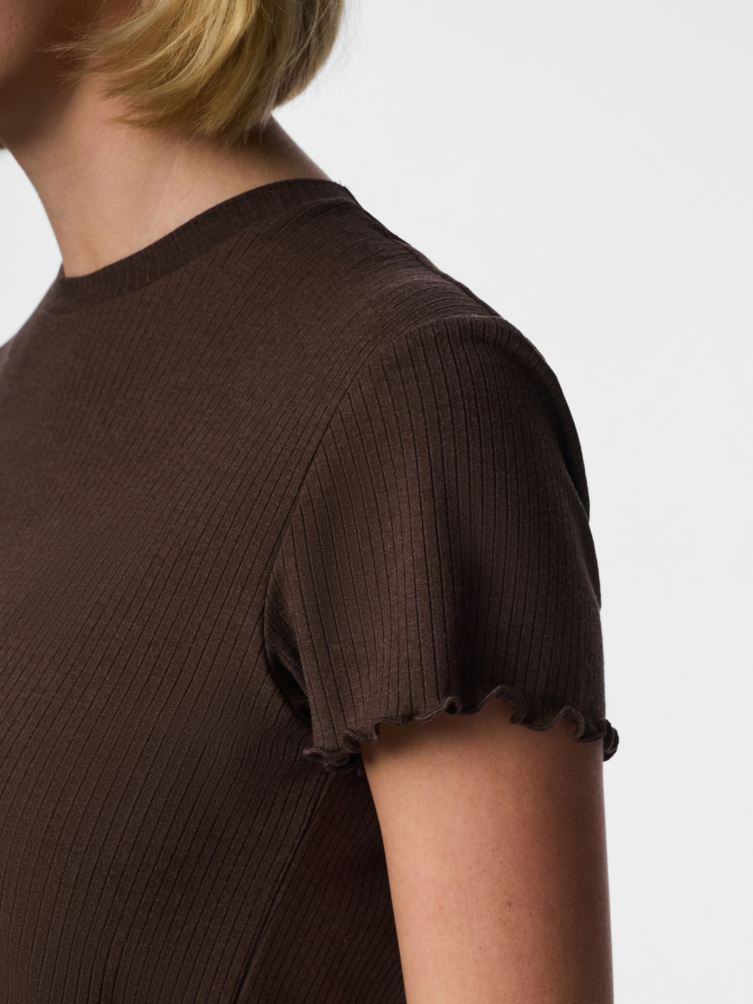 pieces T-shirt à manches courtes »PCNICCA SS O-NECK  TOP KAC BFD« mélange de viscose, coupe slim