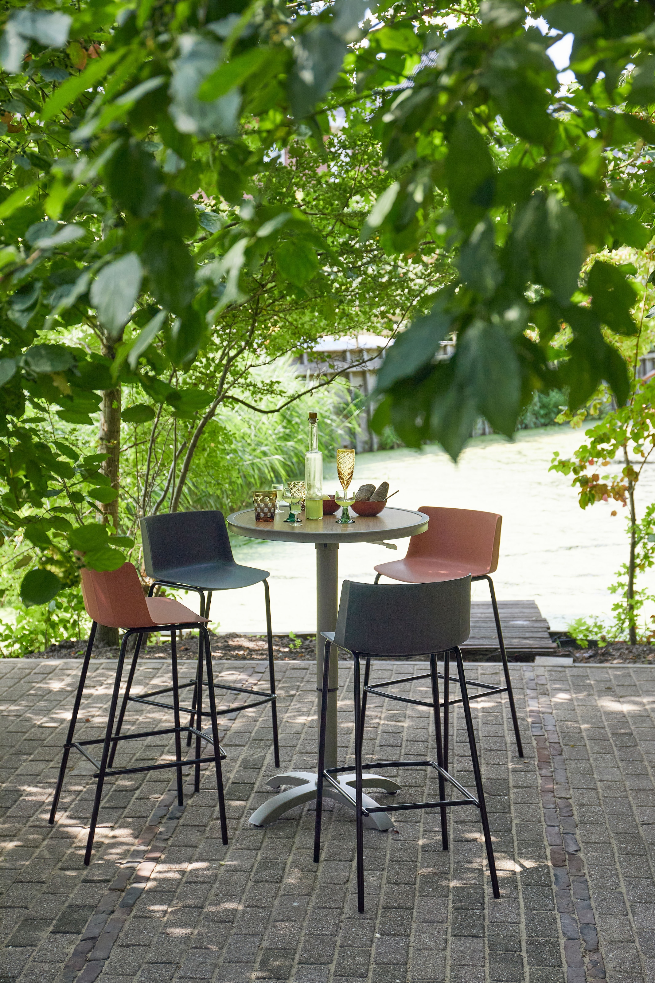 WOOOD Tabouret de bar »Jeppe aus Aluminium höhenverstellbar, B 70 x T 70 x H 72/110 cm« adapté pour l'extérieur, facile à monter, facile d'entretien