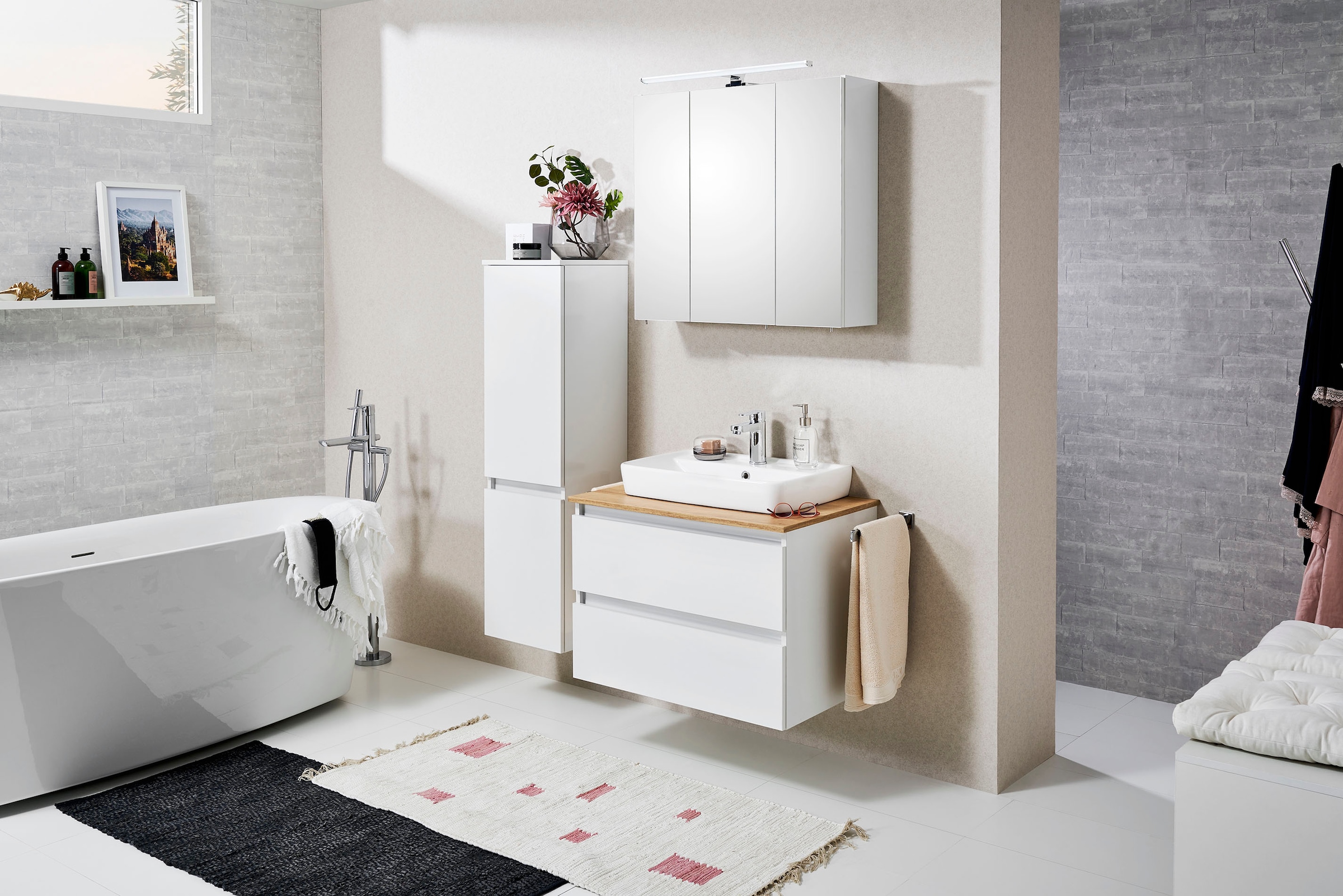 Saphir Armoire intermédiaire »Quickset 360 Badschrank in Weiss Glanz mit 2 Türen, 3 Glas-Einlegeböden« incl. amortisseur de porte, 35 cm de large, 124,5 cm de haut, sans poignée, suspendu au mur