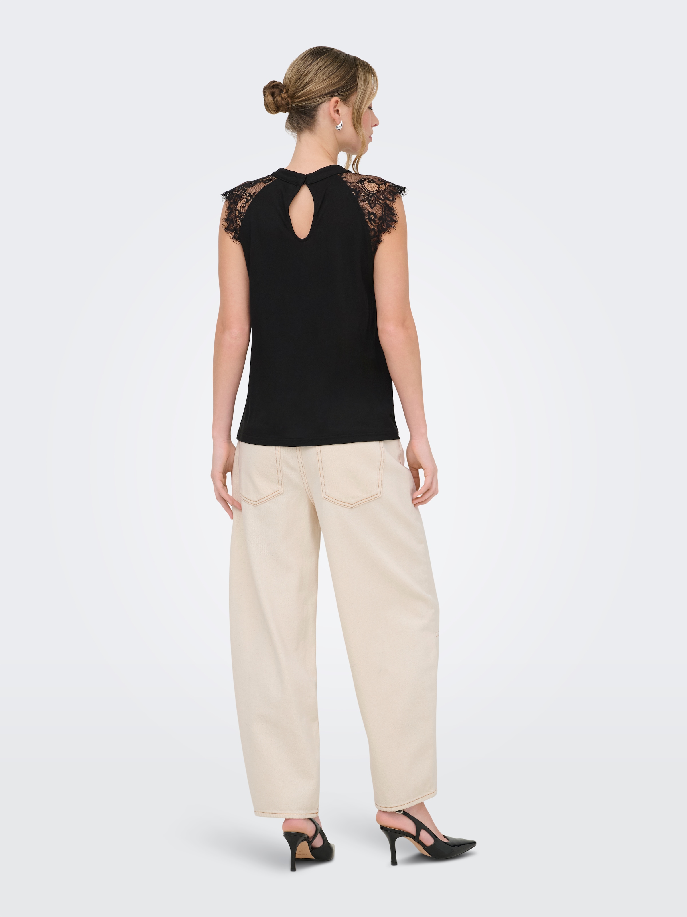 ONLY T-shirt à manches courtes »ONLNICOLA S/S TOP CS JRS« viscose, coupe regular fit, col rond