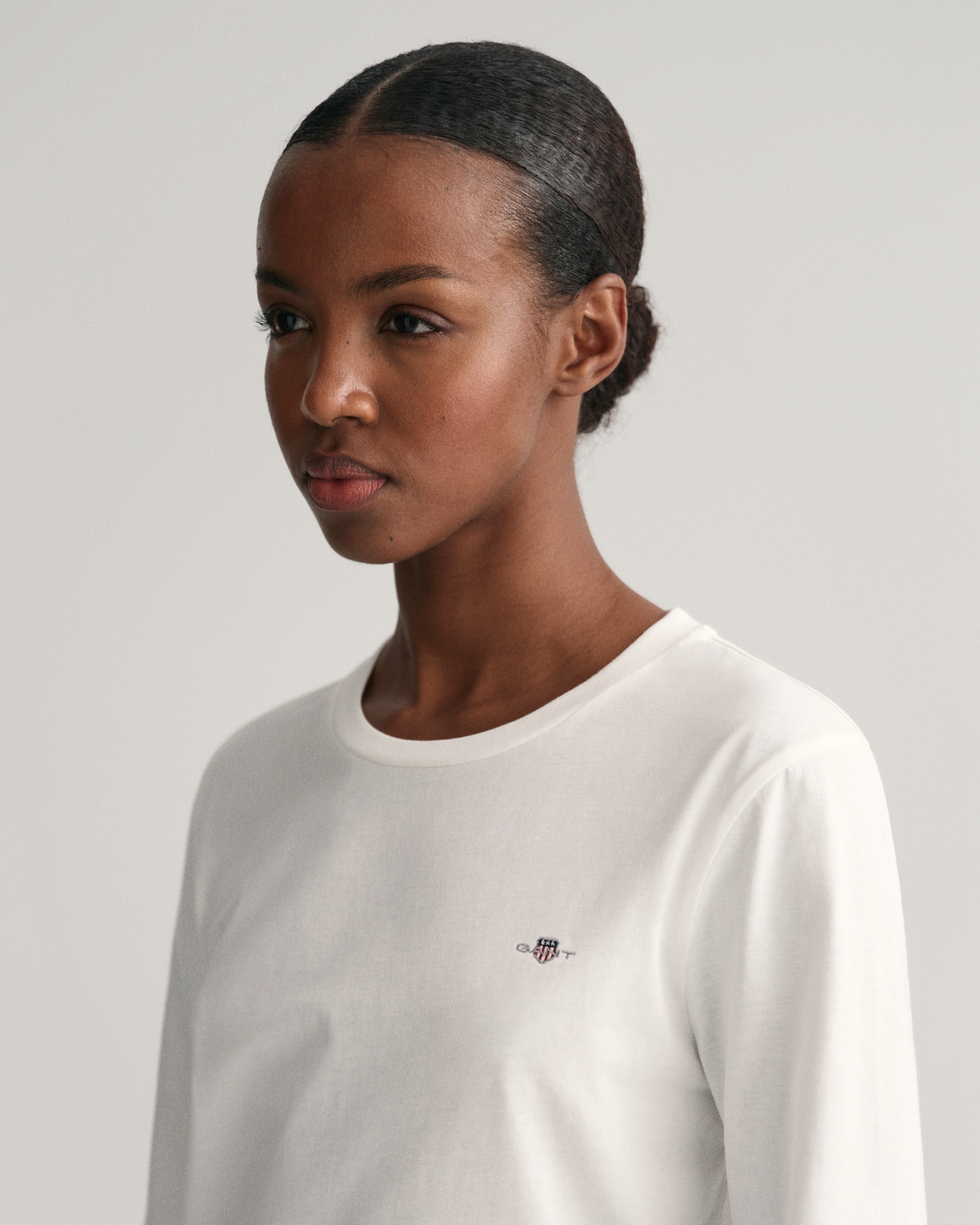 Gant Langarmshirt »REG SHIELD LS T-SHIRT« kleine Logostickerei auf der Brust