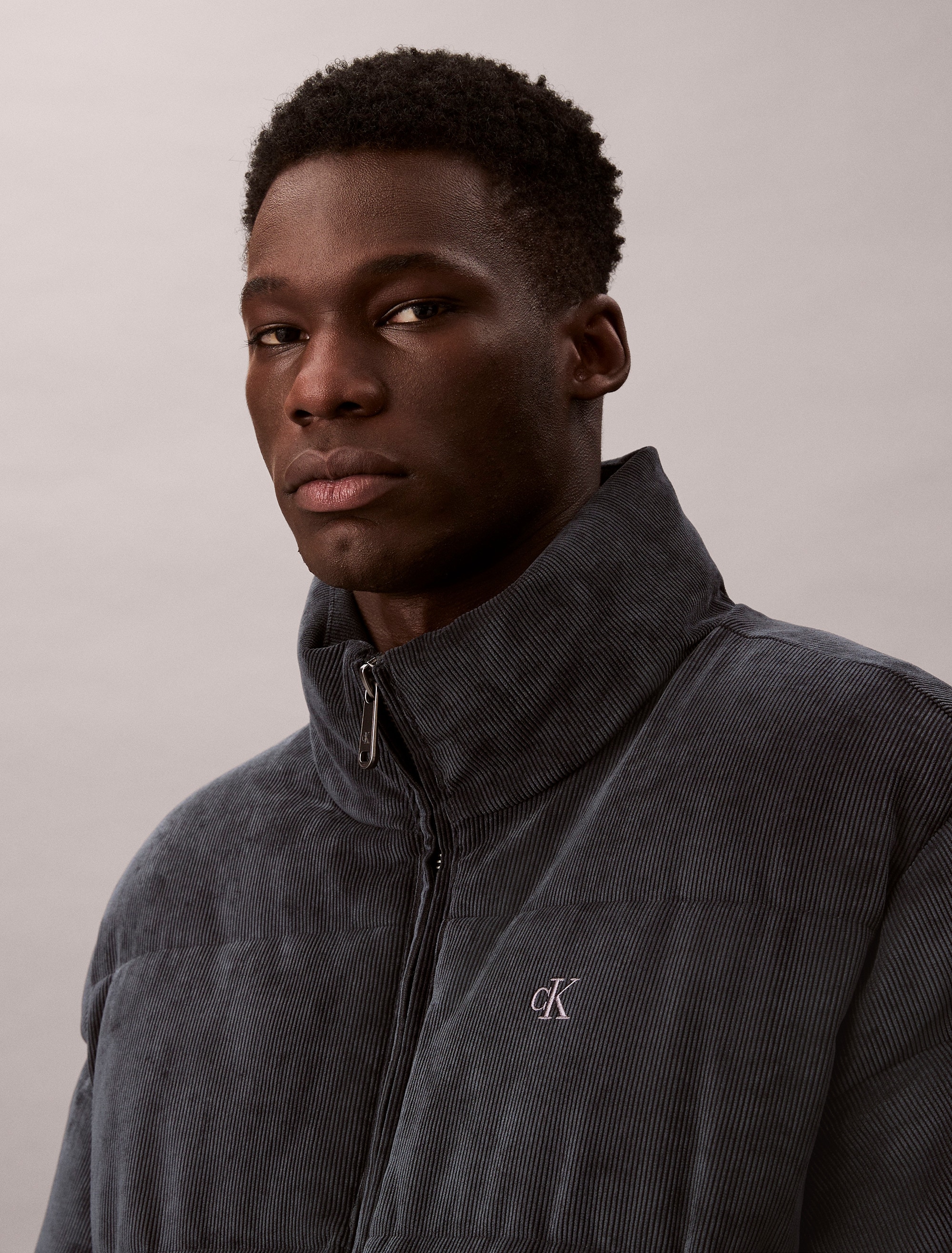 Calvin Klein Jeans Veste en velours côtelé »LS CORDUROY MID WT PUFFER JACKET« ohne Kapuze Mit Rundhalsausschnitt, regular fit