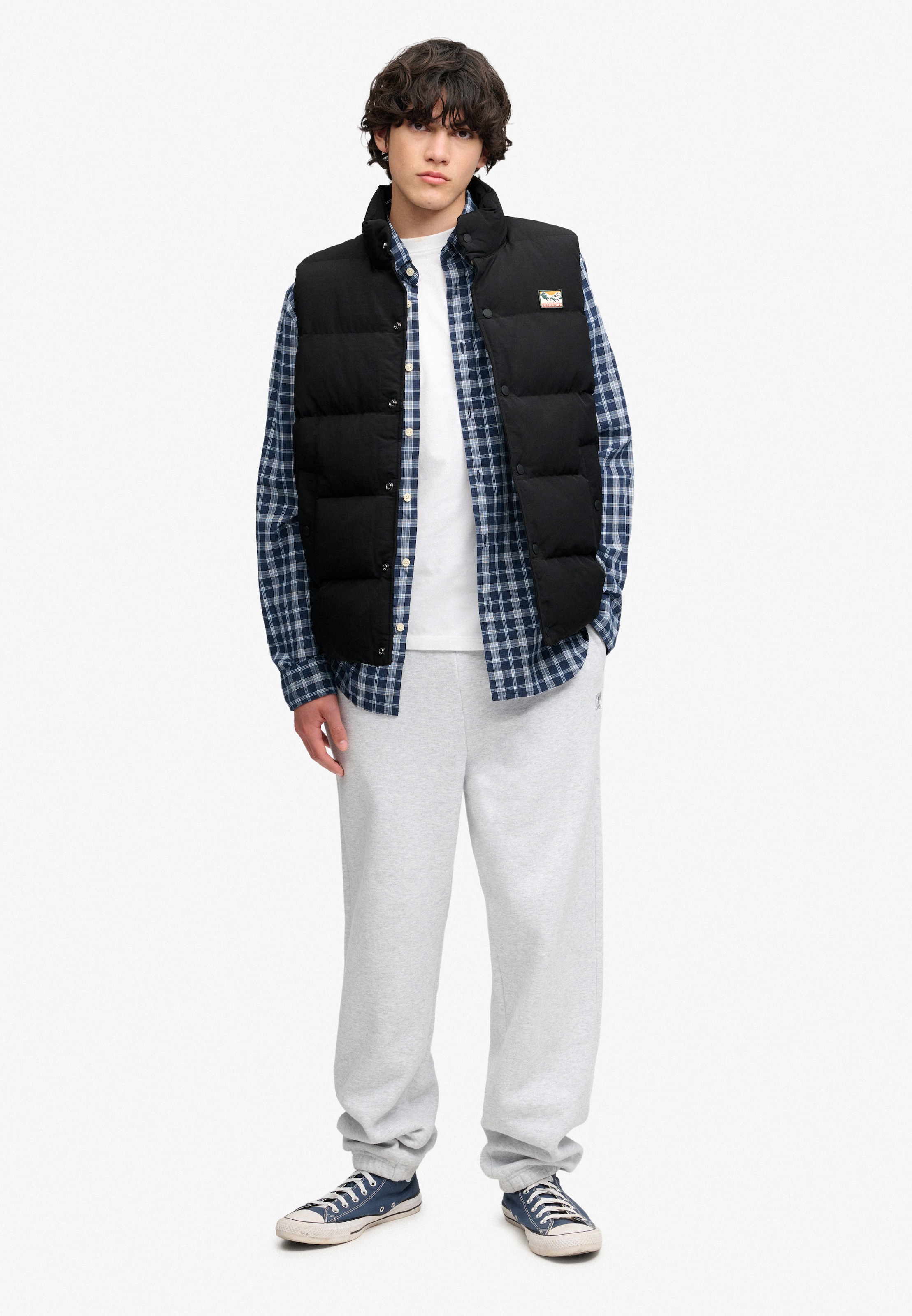 Superdry Gilet matelassé »NON HOOD SHORT EVEREST GILET« avec dessus en nylon, Regular Fit, longueur normale