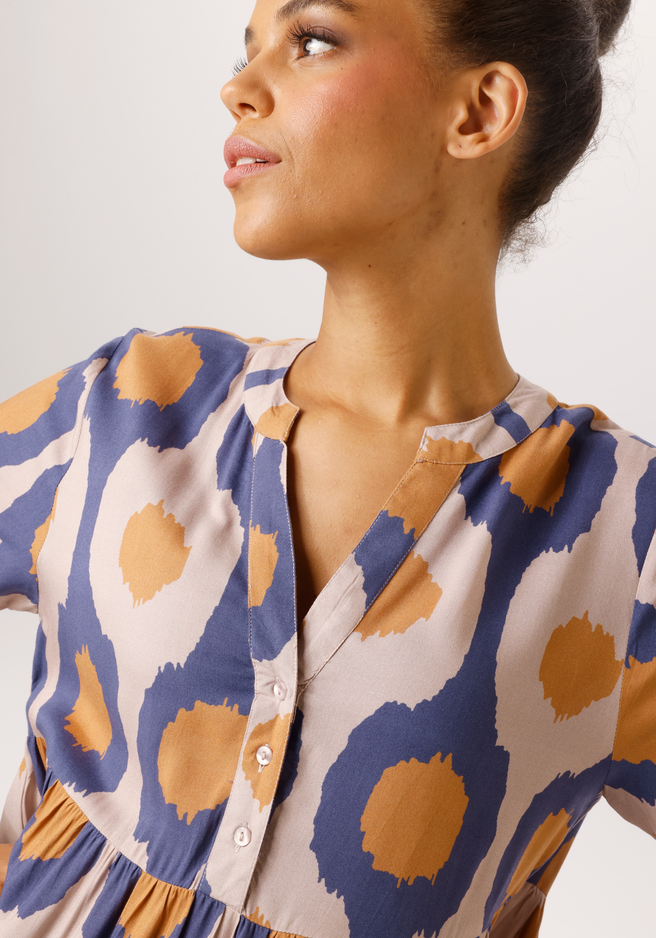 Aniston CASUAL Sommerkleid mit grossflächigen, grafischen Druck - NEUE KOLLEKION