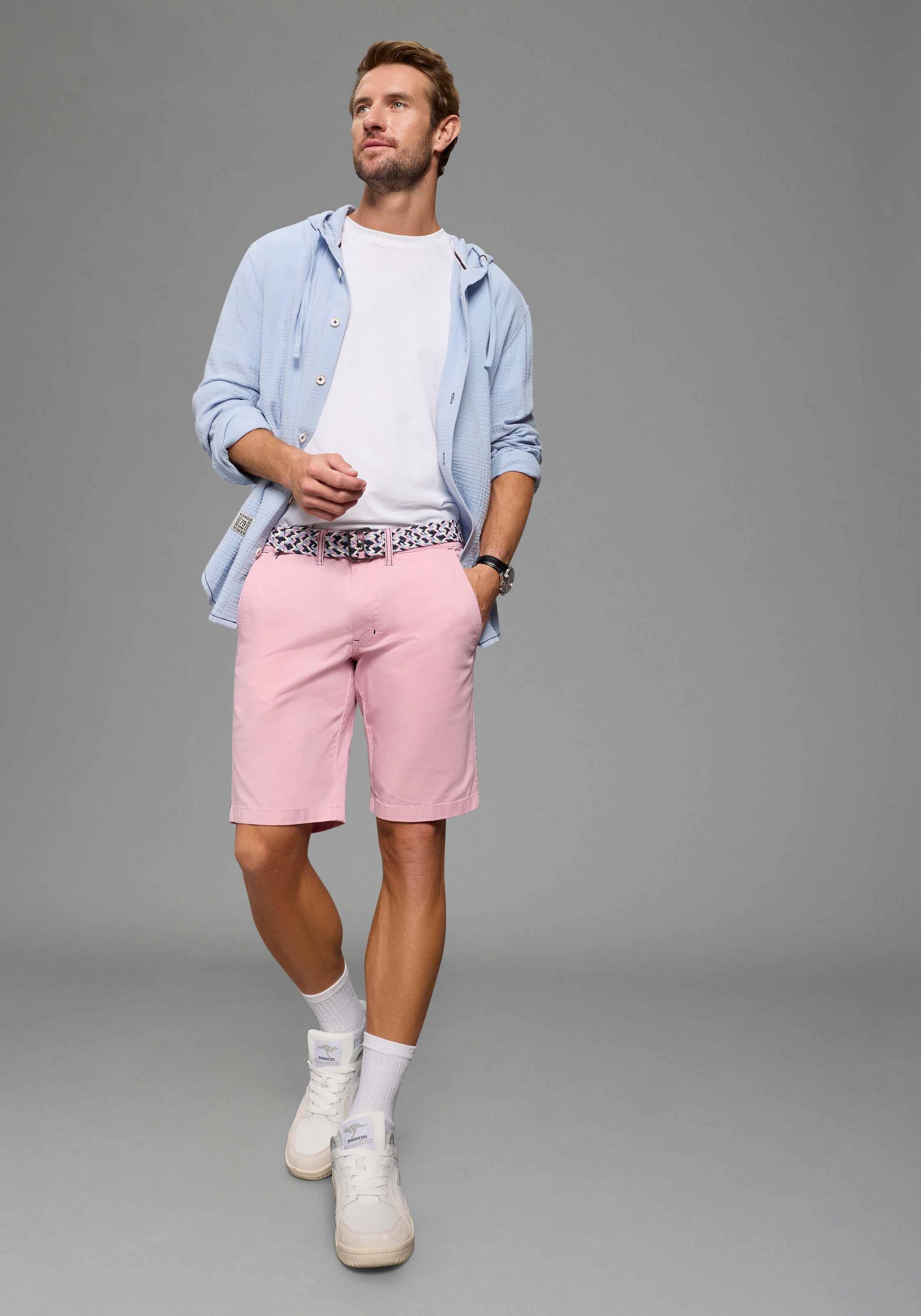 KangaROOS Chinoshorts  gerade geschnitten, kniefrei, mit Gesäss- und Eingrifftaschen