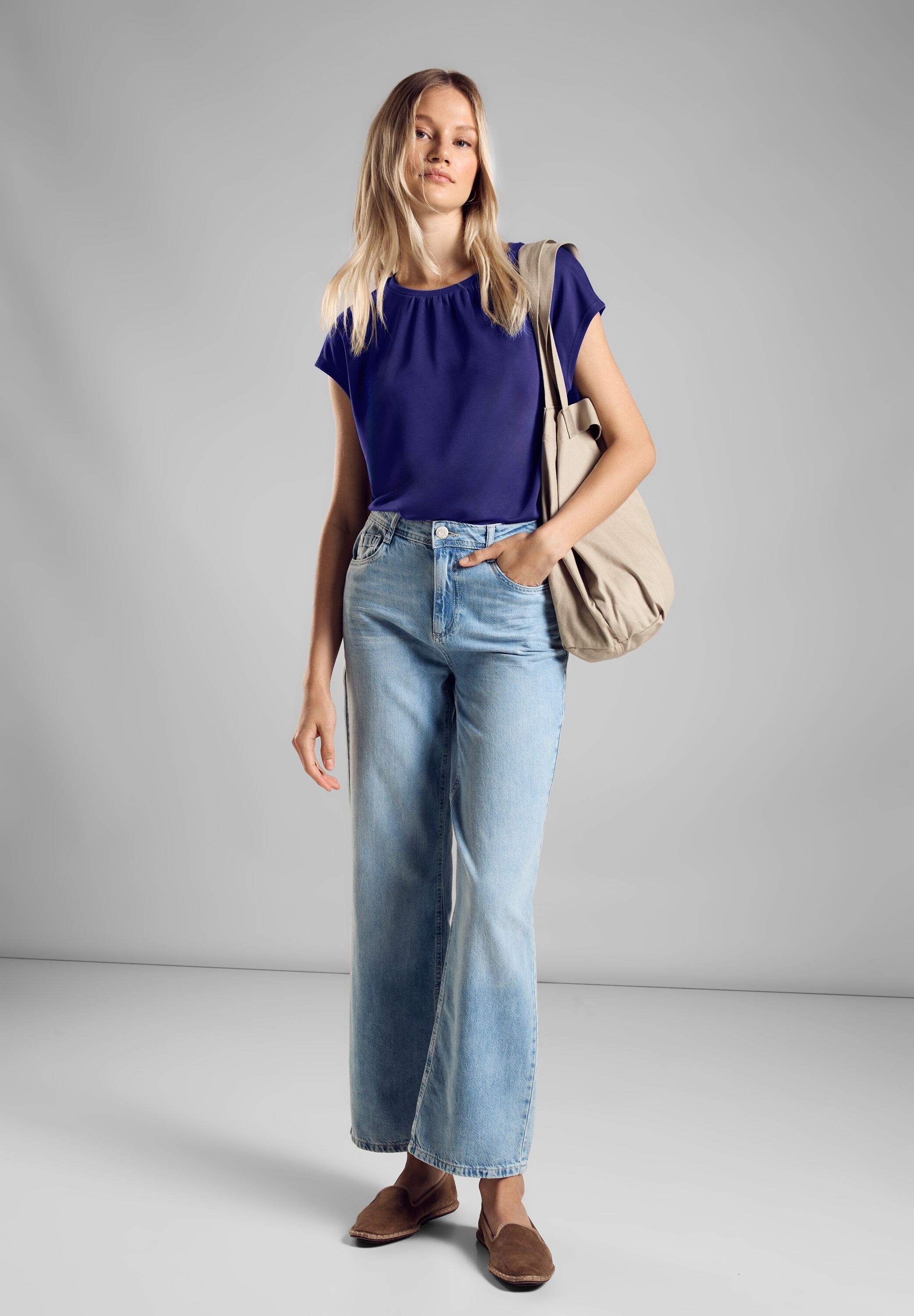 STREET ONE Shirttop im Seidenlook und mit Knopf im Nacken