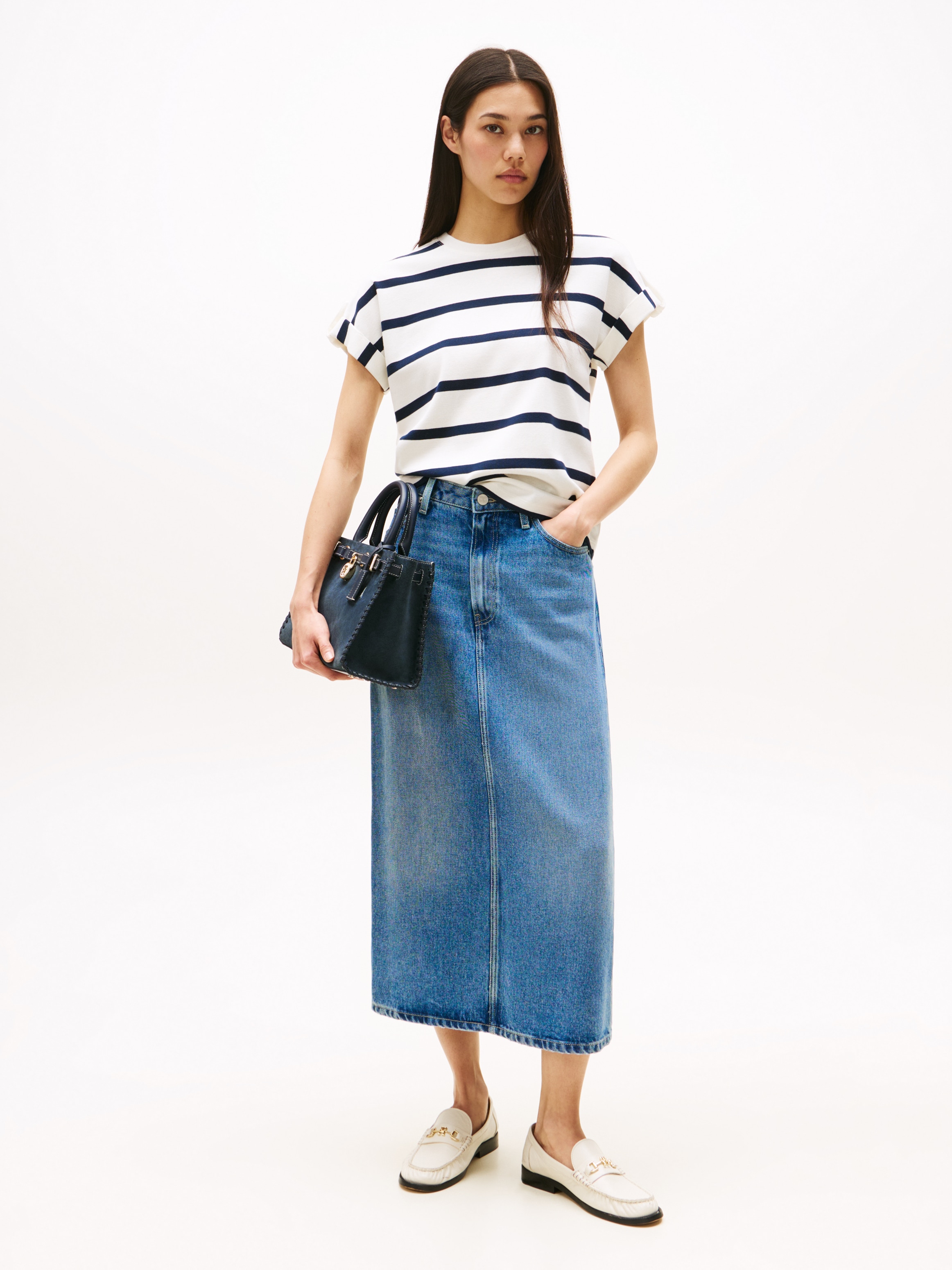 Tommy Hilfiger Kurzarmshirt »GOLD BUTTON MDRN C-NK SS TEE« mit goldfarbenen Knopf