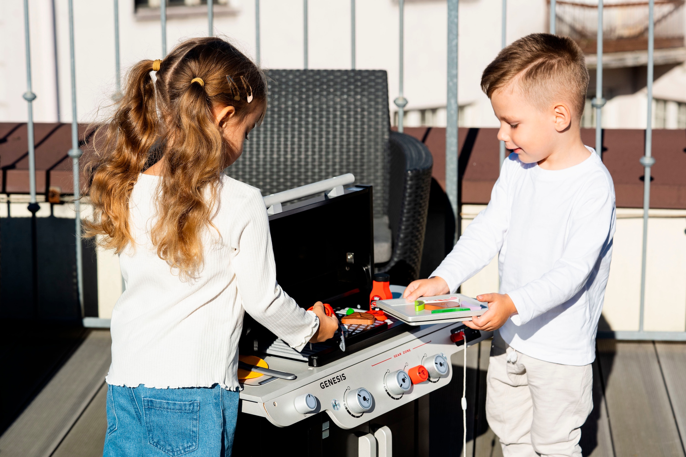 Klein Barbecue pour enfants »Weber, Genesis« FSC® - schützt Wald