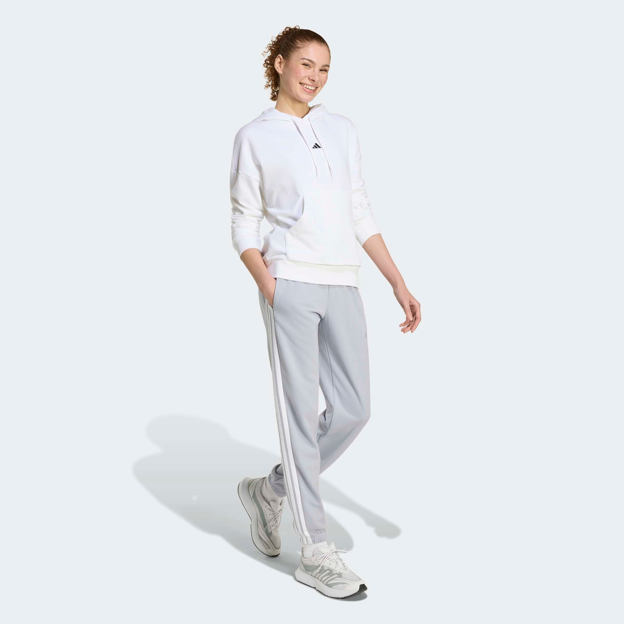 adidas Sportswear Pantalon de sport »ESSENTIALS 3-STREIFEN FRENCH TERRY CUFFED«  Reguläre Passform, mittelhoher Bund, weiches French Terry Material