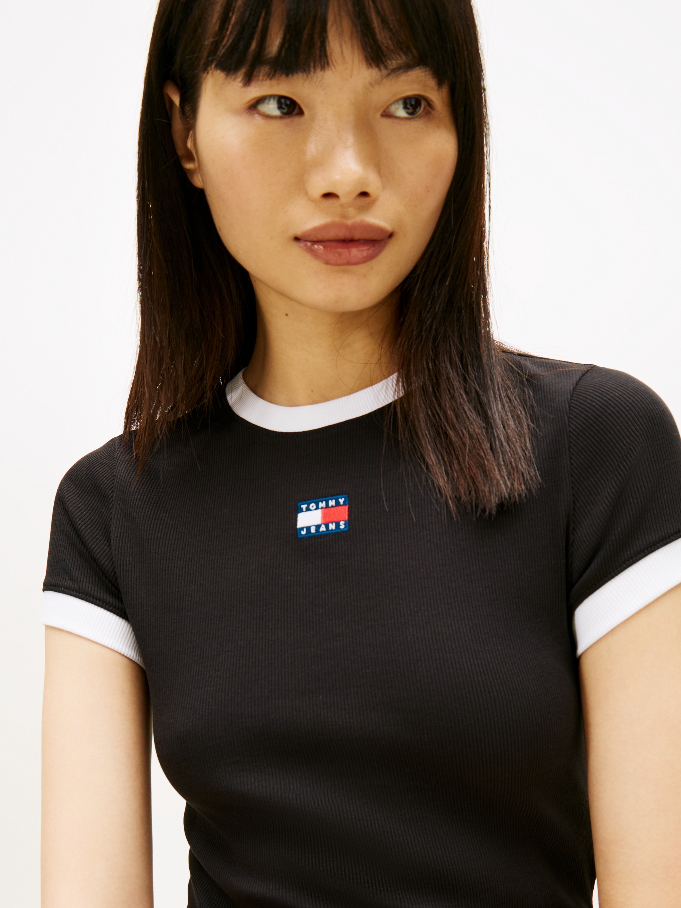 Tommy Jeans T-shirt à manches courtes »TJW SLIM SH BADGE SS RIB EXT« in gerippter Struktur