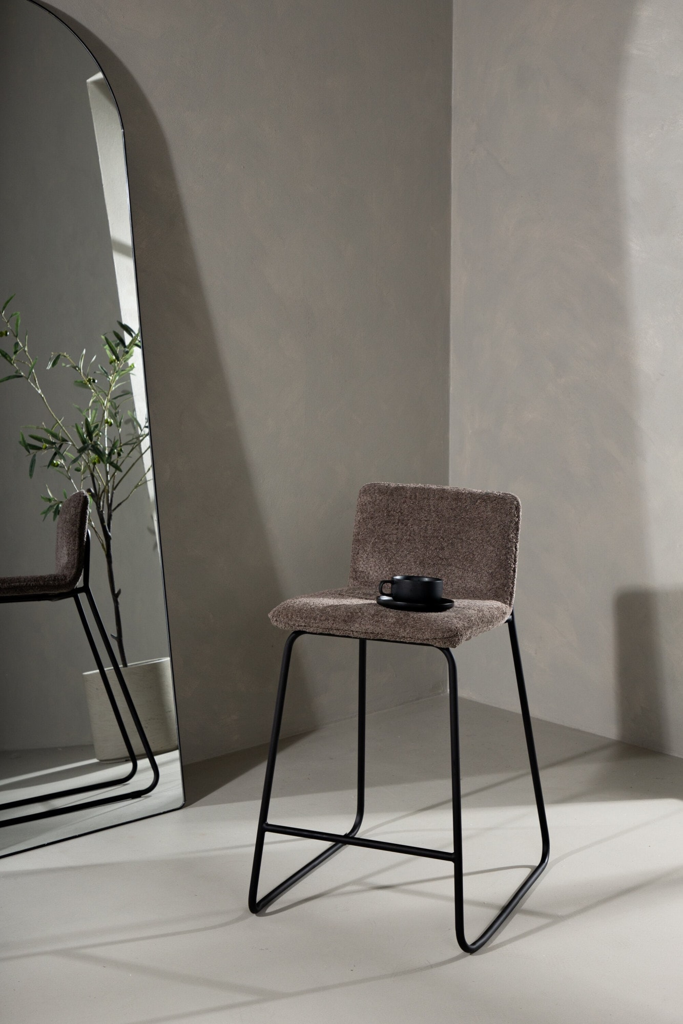 Venture Home Tabouret de bar »Bisbee, 2er-Set Barhocker mit Fussstütze, belastbar bis 120 kg« Ensemble, 2 cuis tlg. Tresenstuhl, weicher Bezug, Stahlbeine, Fussstütze, modern