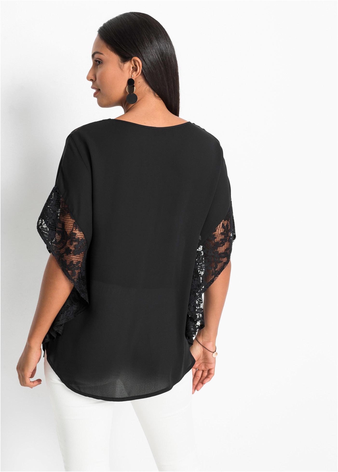 bonprix Blouse à manches longues figurumspielende Passform, aus Polyester, mit Applikationen