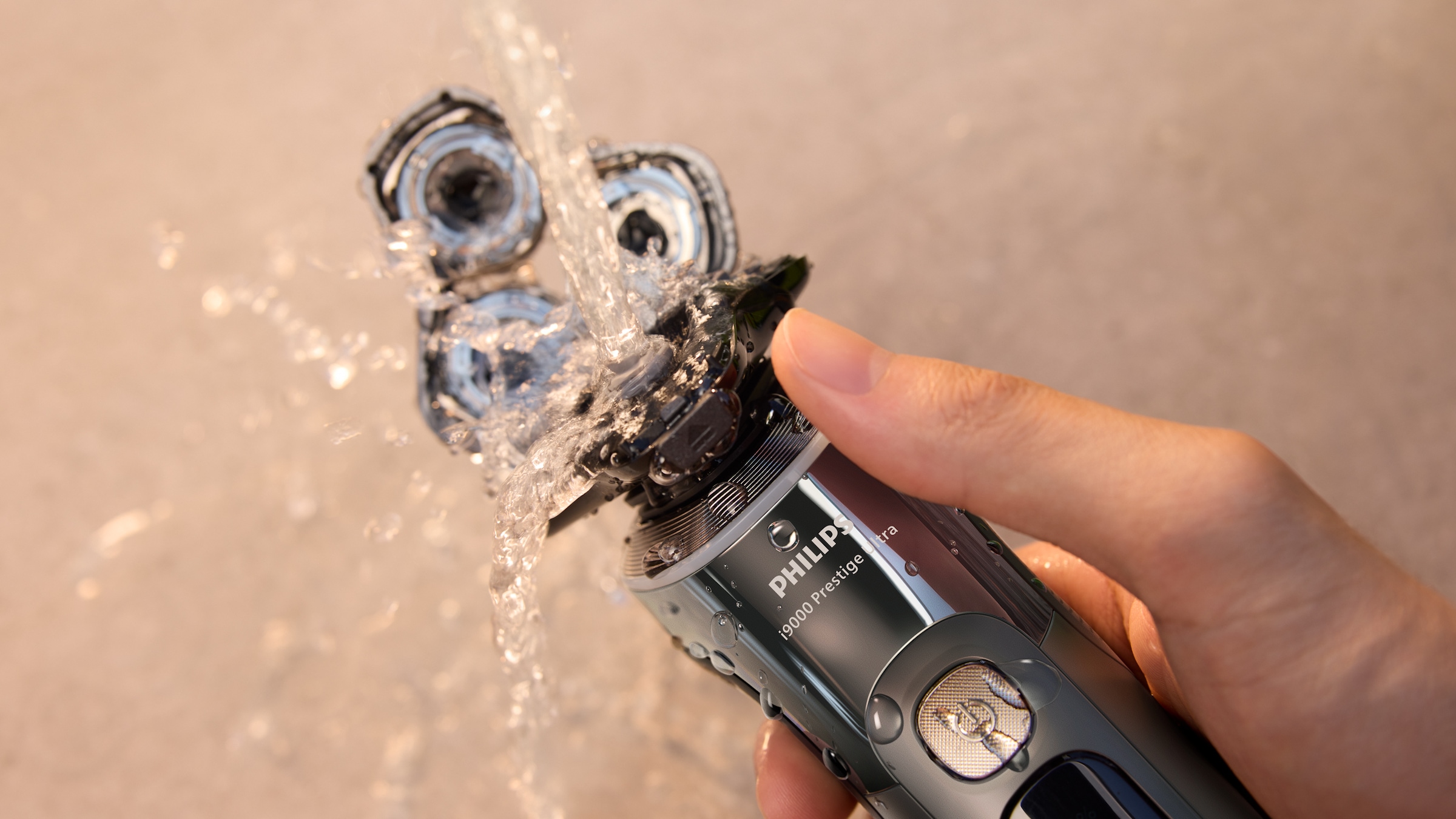 Philips Rasoirs électriques »Series i9000 Prestige Ultra XP9402/31« 1 cuis Aufsätze mit SkinIQ Technologie, inkl. Ladestand, Reiseetui, 1 Kartusche