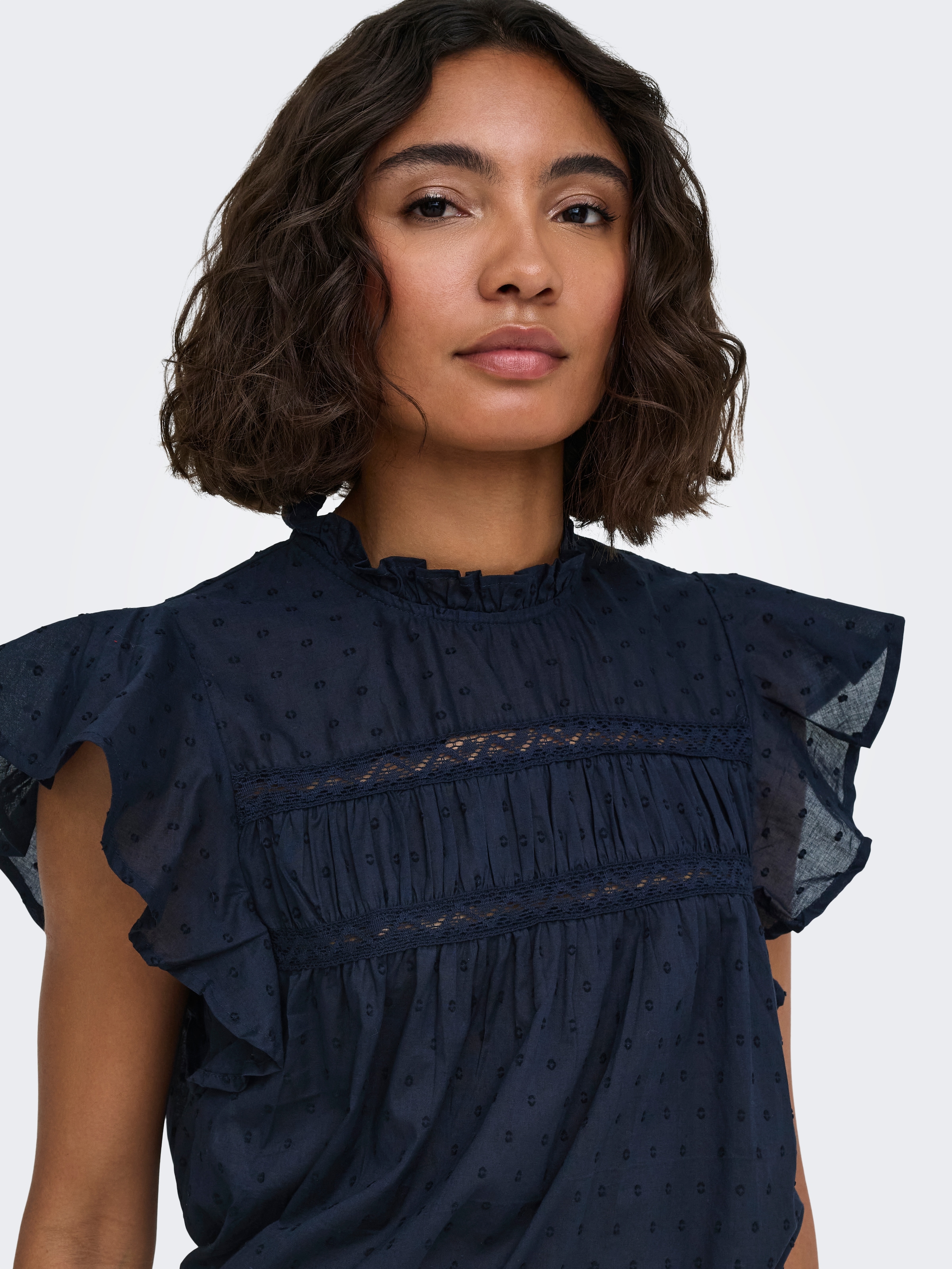 ONLY Top à volants »ONLKATTI S/S DOBBY TOP WVN NOOS« coton, coupe régulière