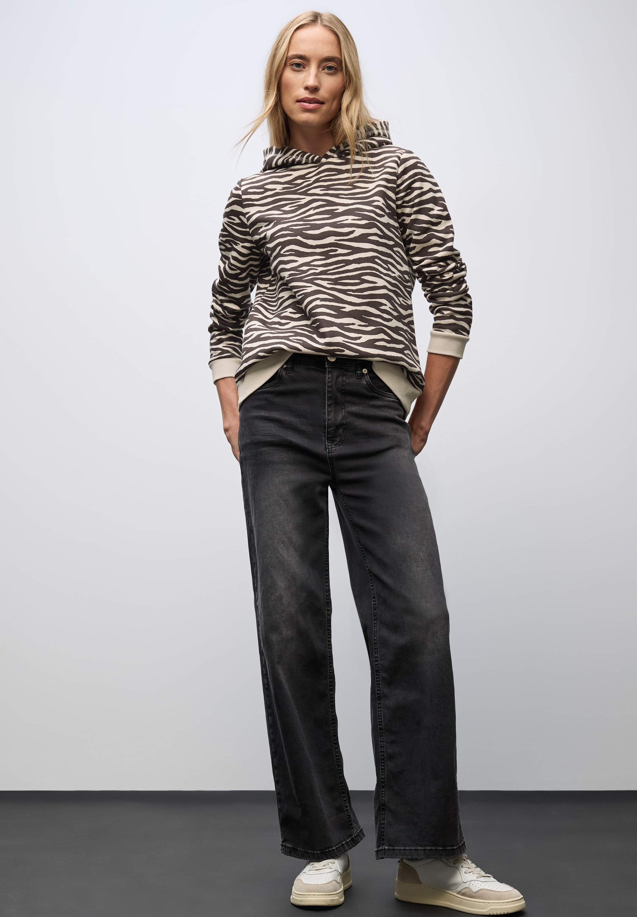 STREET ONE Kapuzensweatshirt , mit Animal-Print
