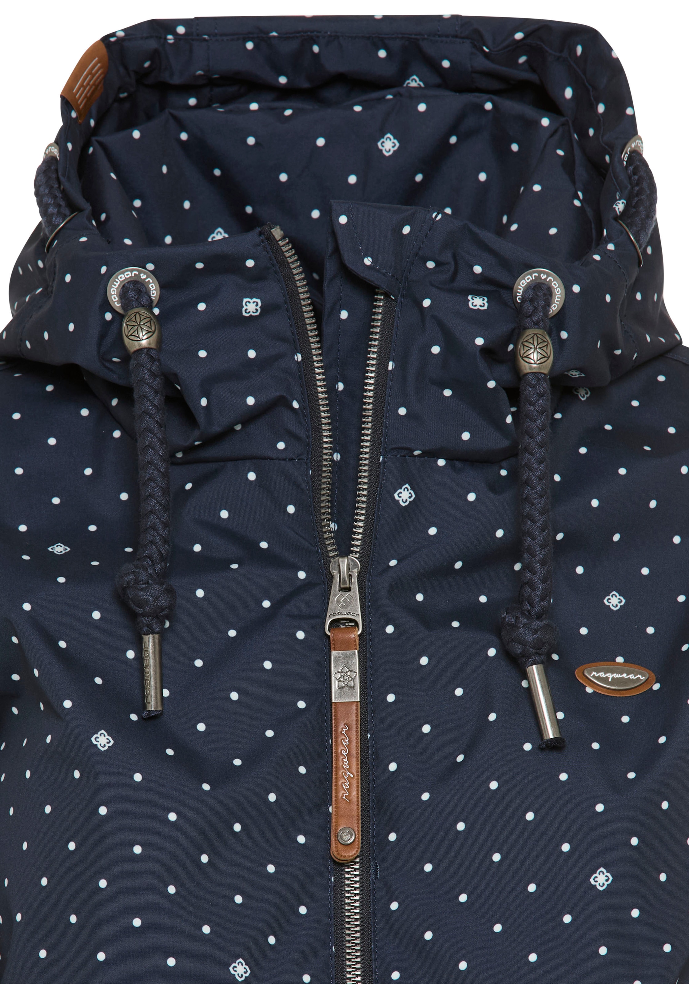 Ragwear Outdoorjacke »NUGGIE DOTS O« mit Kapuze aus Polyester, hüftlange Passform, hochschliessender Kragen