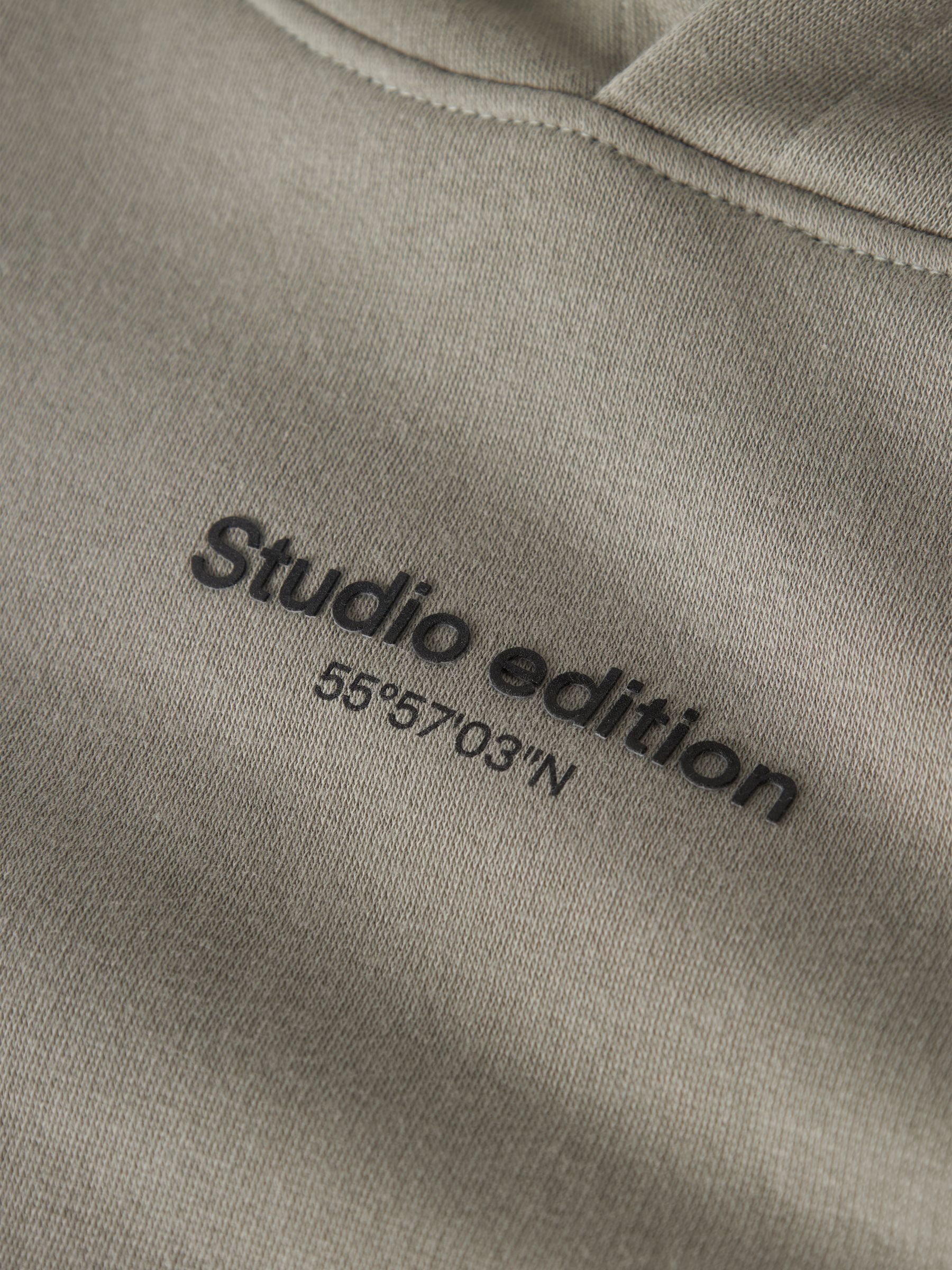 Name It Kapuzensweatshirt »NKMBRODY LS NREG SWEAT WH BRU NOOS«, mit kleinem Logoprint
