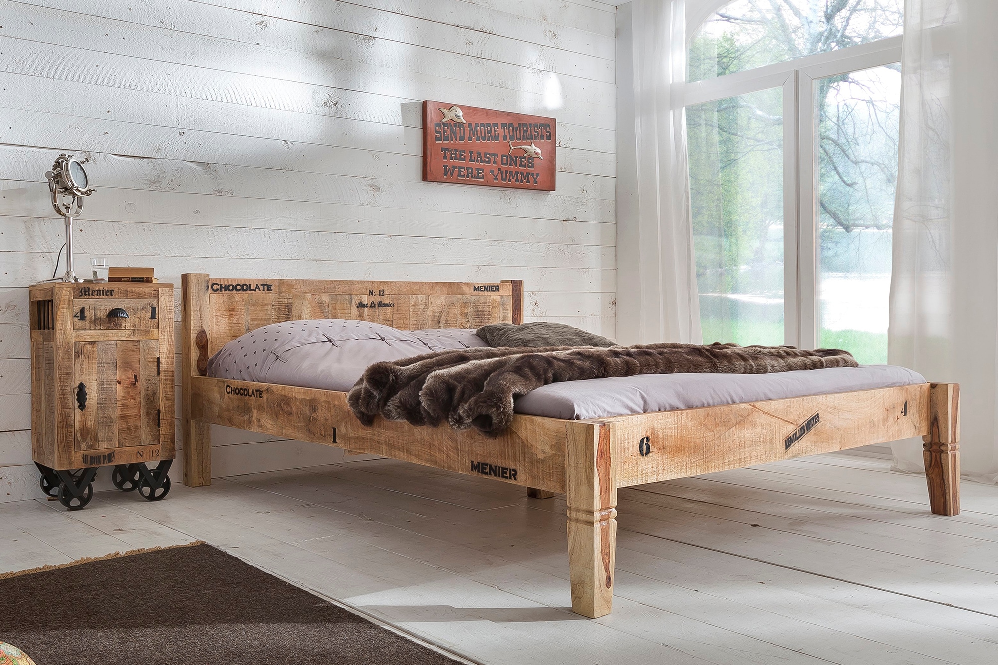 SIT Commode »Mahón aus Mangoholz mit Rollen & Industrial-Look« Mobile sur roulettes en métal avec marques d'utilisation vintage prononcées