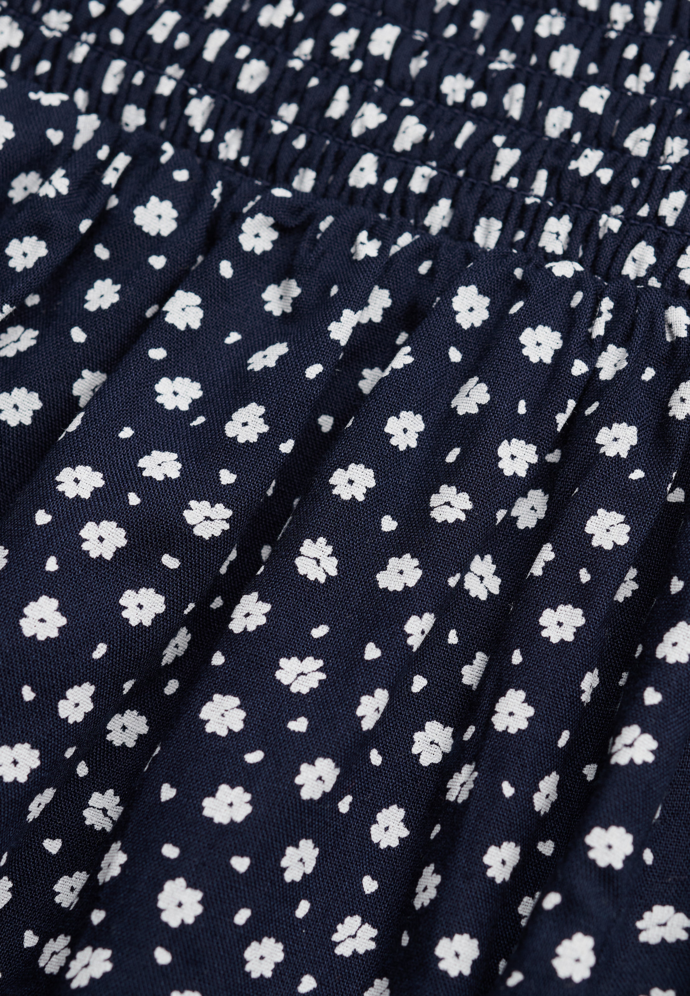 Superdry Short »PRINTED MINI SMOCKED SHORTS«  en viscose, coupe régulière, avec ceinture élastique, tissu tissé facile d'entretien