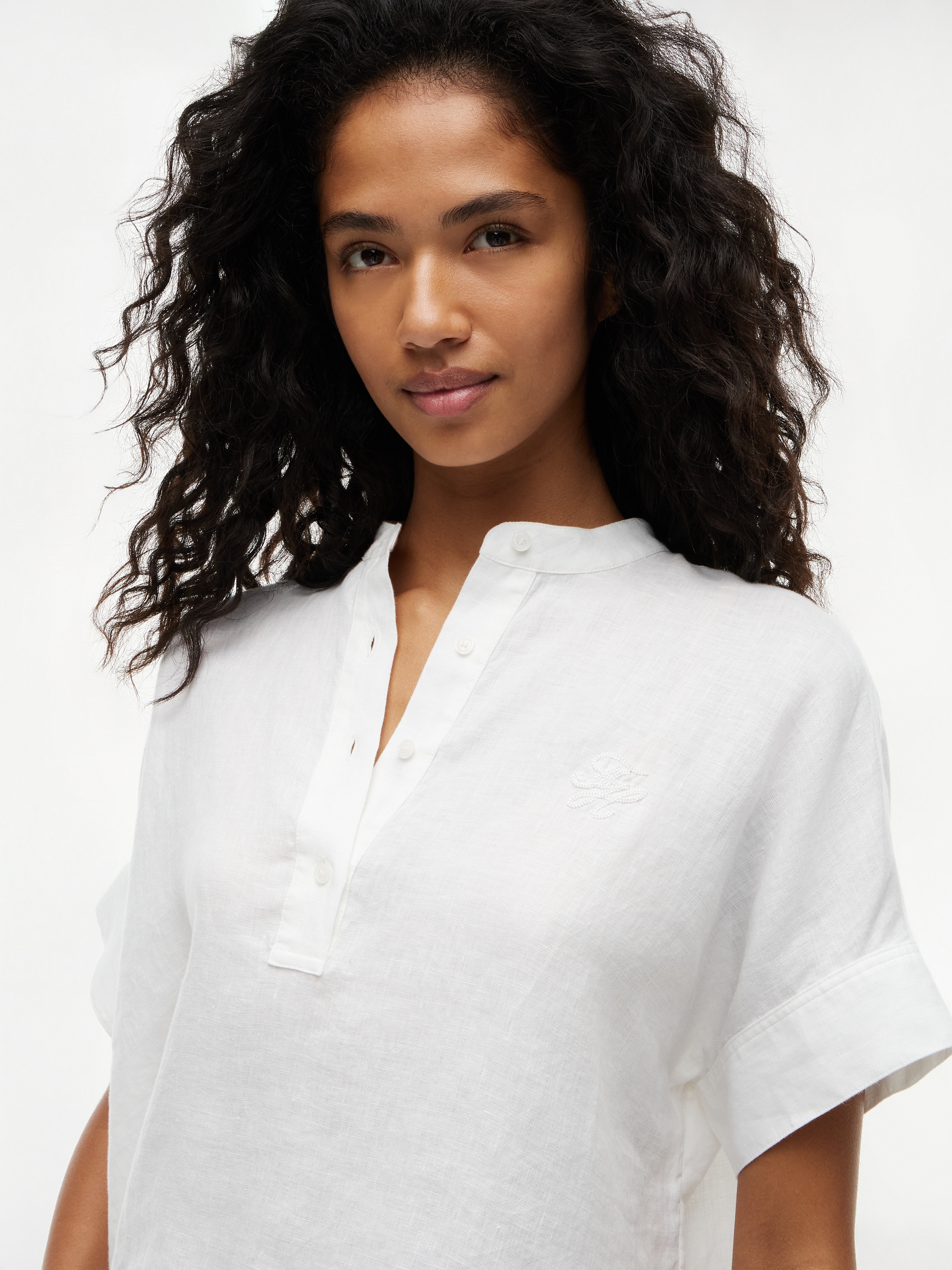 Tommy Hilfiger Kurzarmbluse »SUMMER LINEN POPOVER SS SHRT« Leinen, kurze Knopfleiste, hinten länger geschnitten