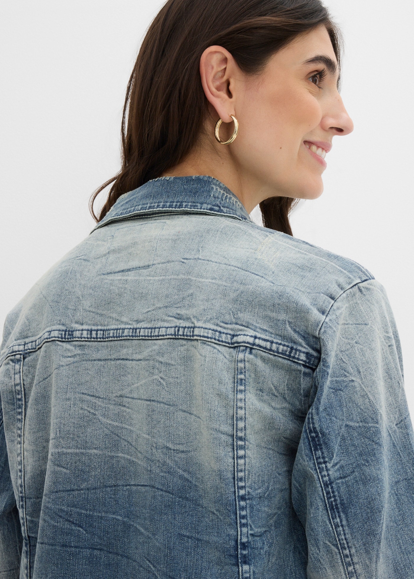 bonprix Veste en jean mit Kapuze lange, bequeme Passform, mit Eingriffs- und Brusttaschen
