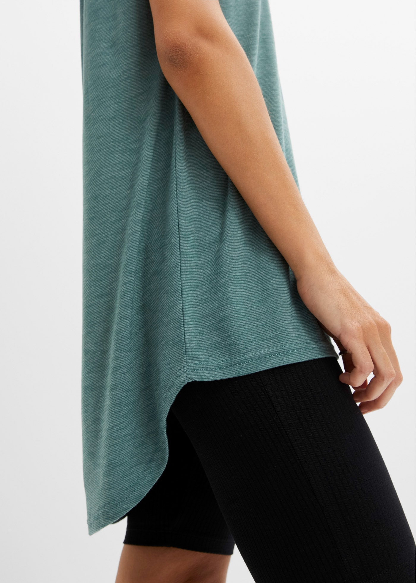 bonprix Longshirt »Longshirt aus Viskose-Mischung« lässige Passform, längeres Rückenteil, abgerundeter Saum