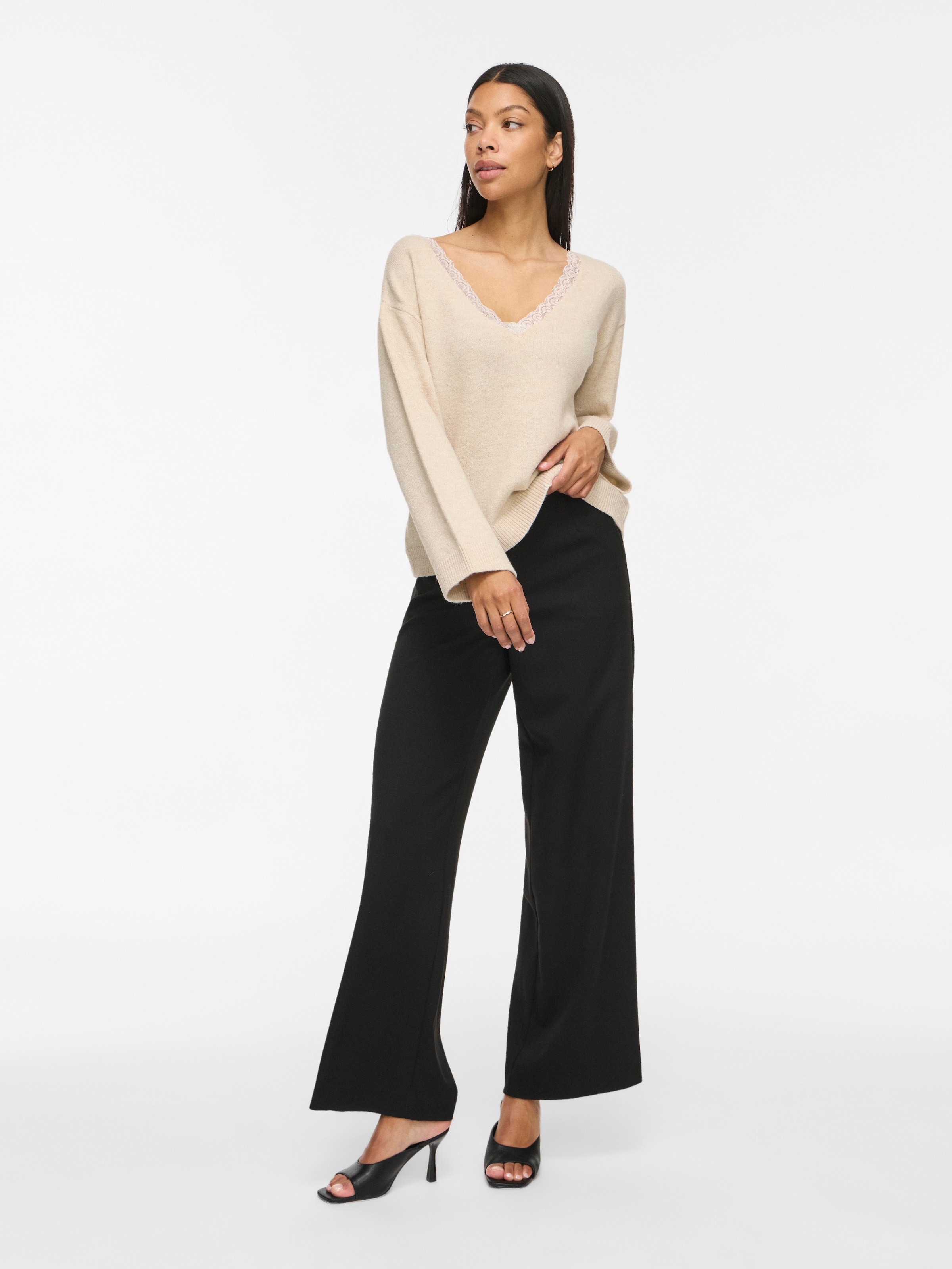 Vila Pull col V »VILIGA L/S V-NECK REV LACE KNIT TOP-NOOS« Mélange de matériaux, détail en dentelle, coupe régulière